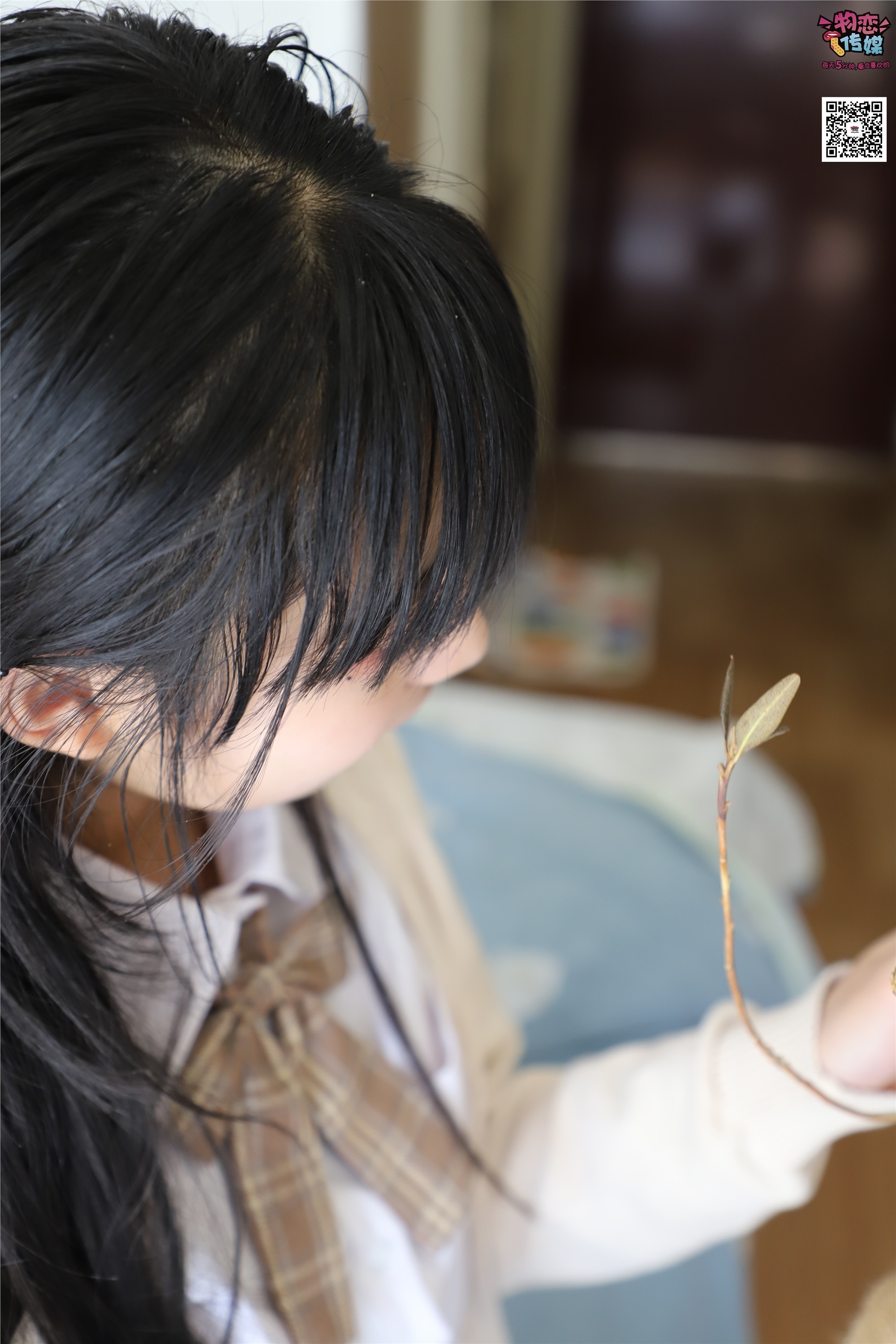 物恋传媒 No.005 JK制服高中小姐姐，棉袜加丝袜