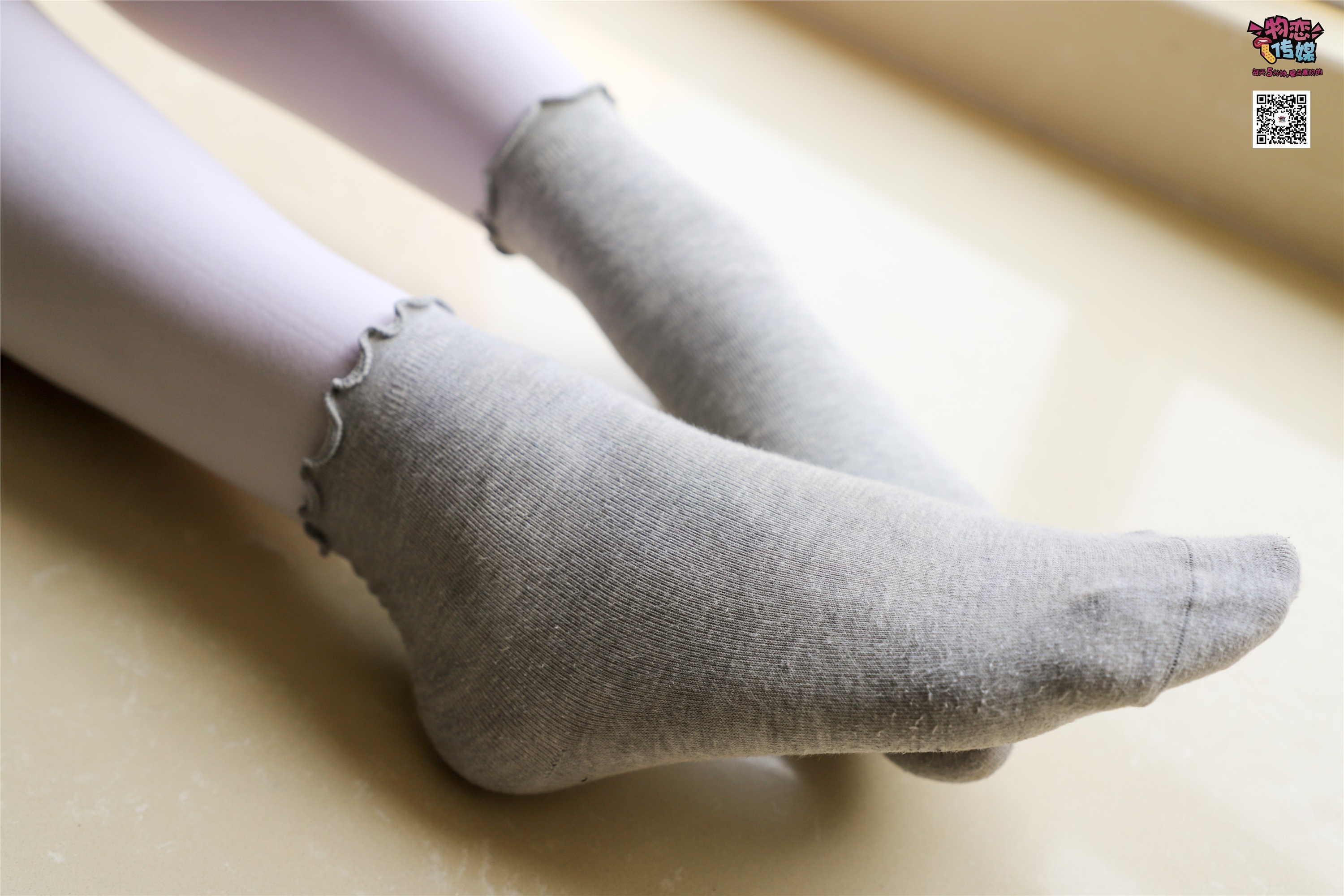 物恋传媒 No.005 JK制服高中小姐姐，棉袜加丝袜