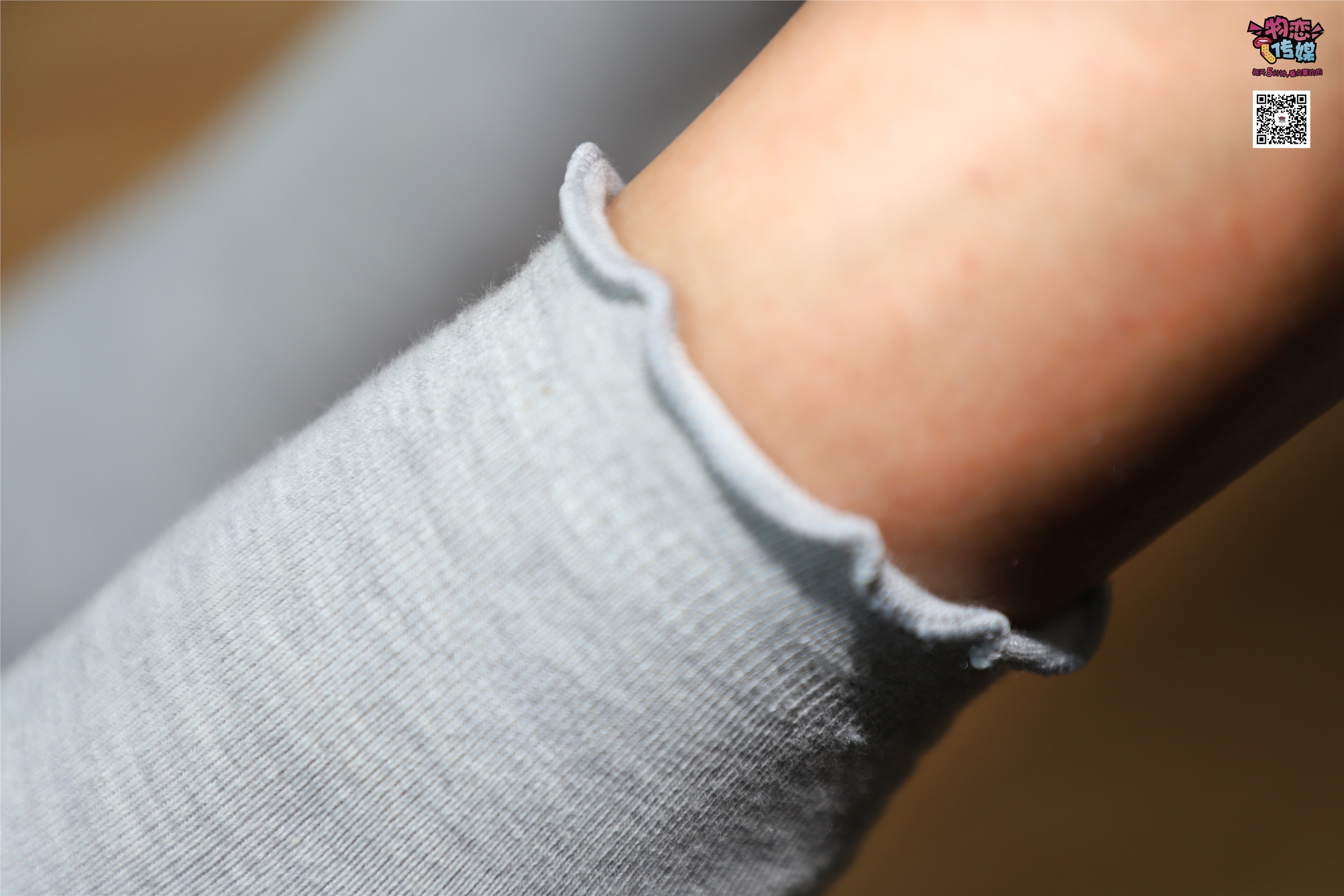 物恋传媒 No.005 JK制服高中小姐姐，棉袜加丝袜