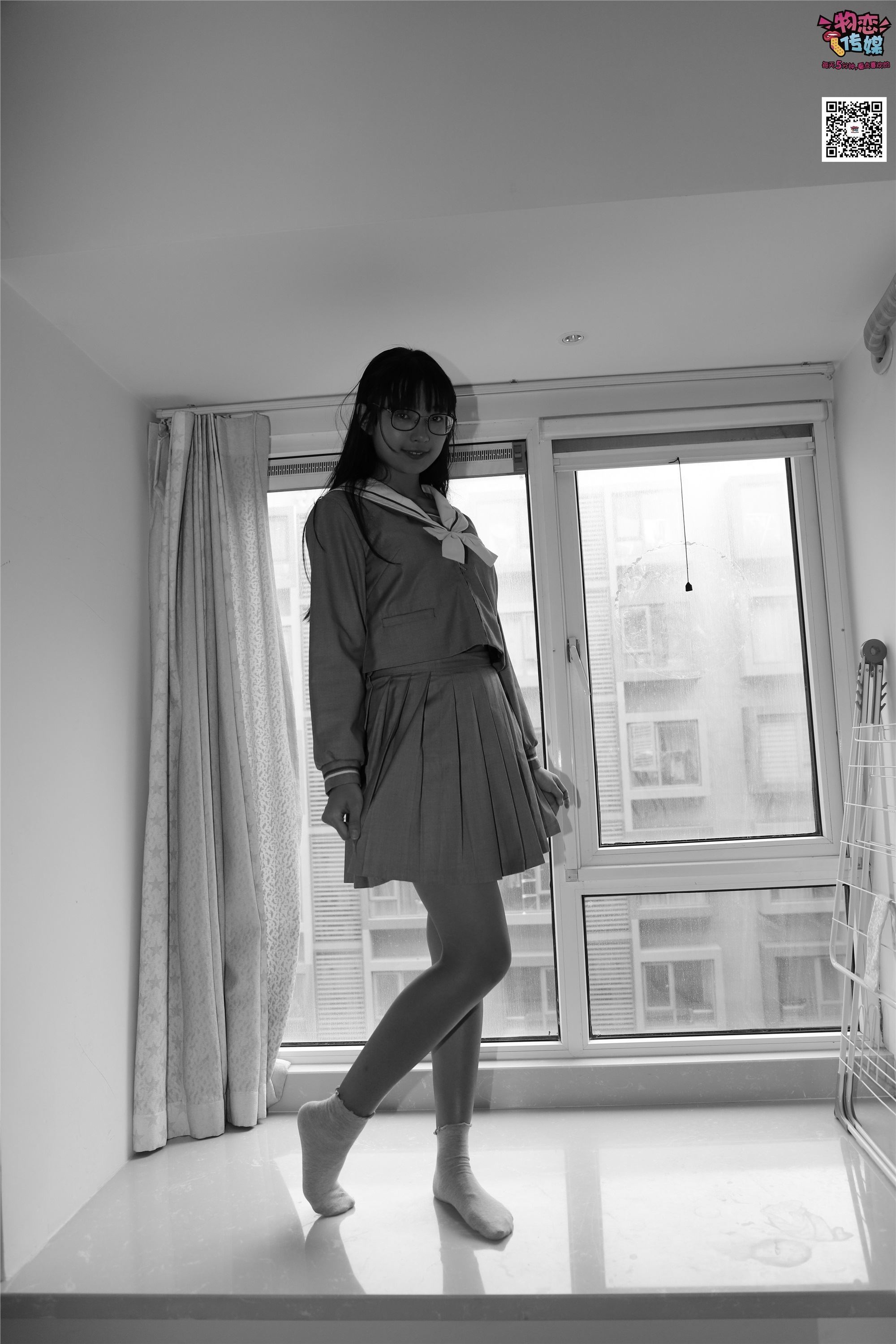 物恋传媒 No.005 JK制服高中小姐姐，棉袜加丝袜