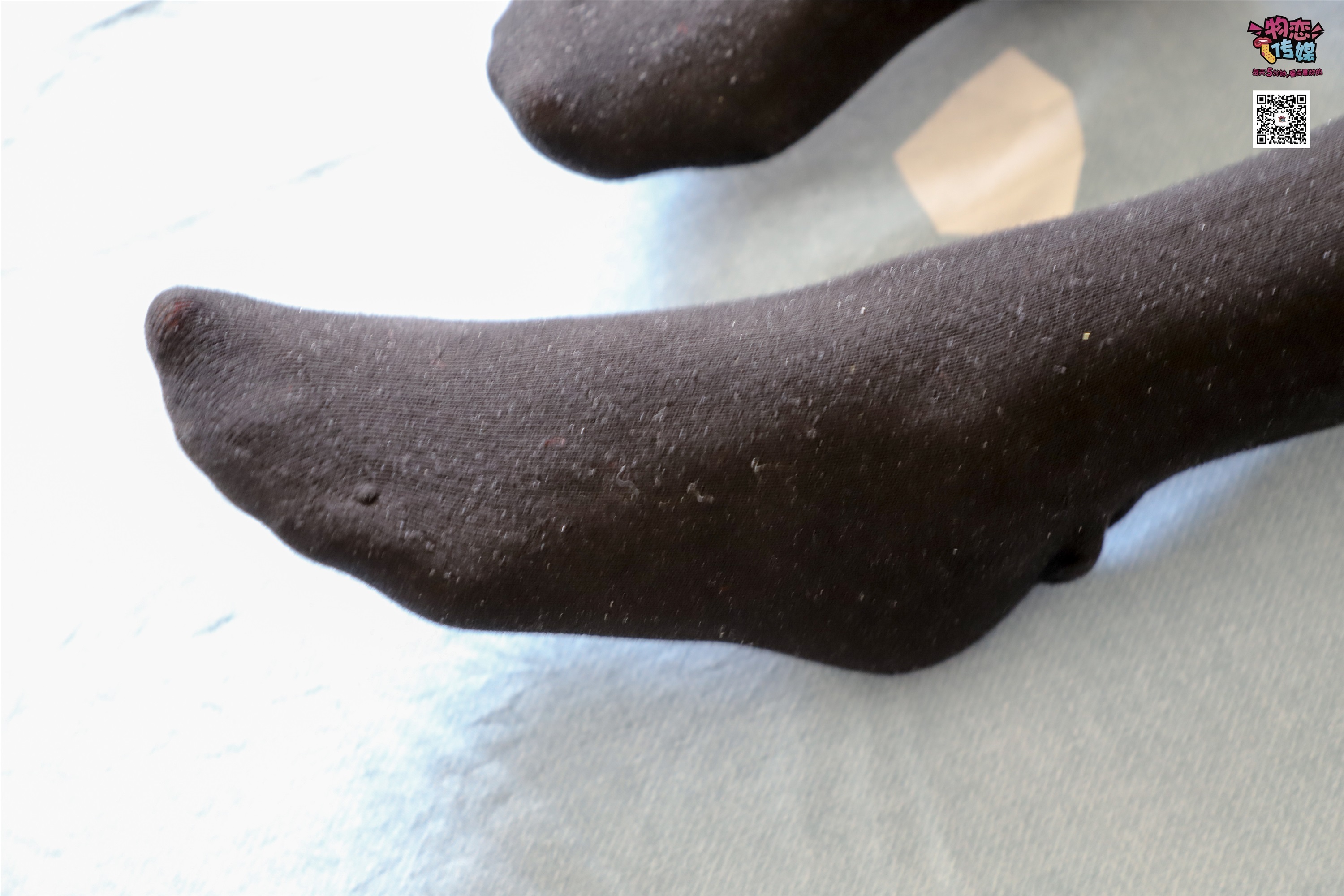 物恋传媒 No.005 JK制服高中小姐姐，棉袜加丝袜