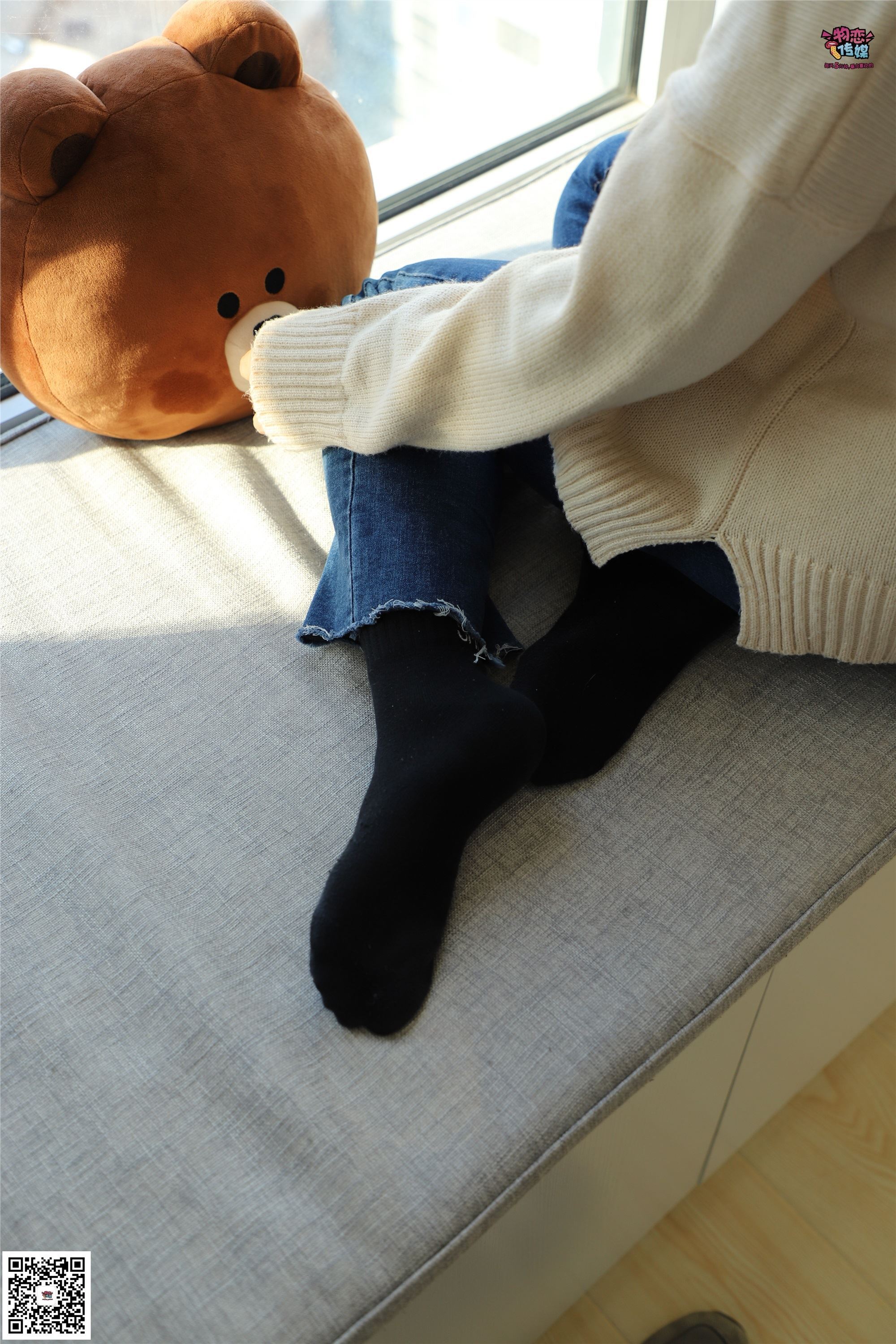 物恋传媒 No.006 可爱的大二小姐姐来啦，黑白棉袜加丝袜哦