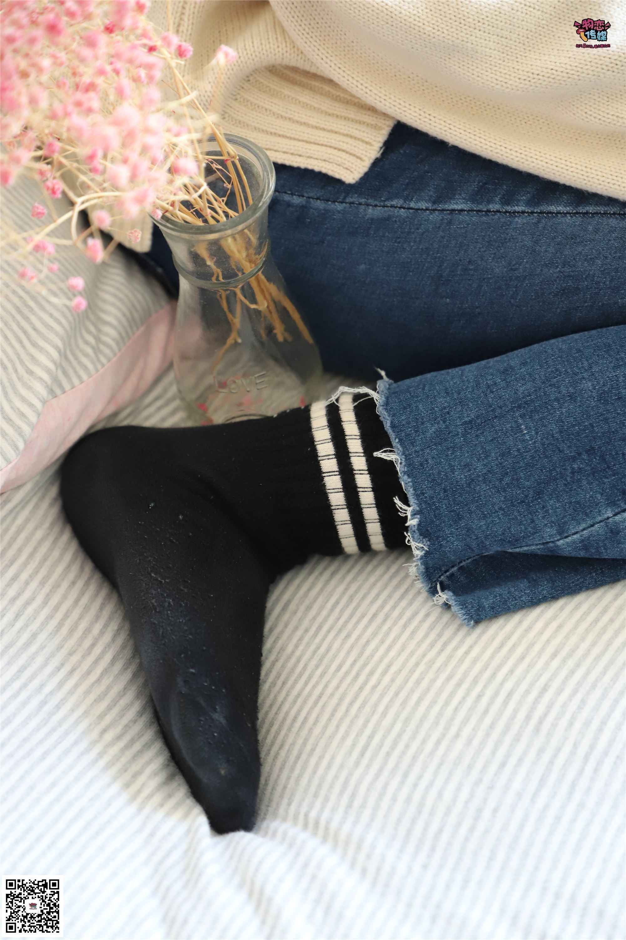 物恋传媒 No.006 可爱的大二小姐姐来啦，黑白棉袜加丝袜哦