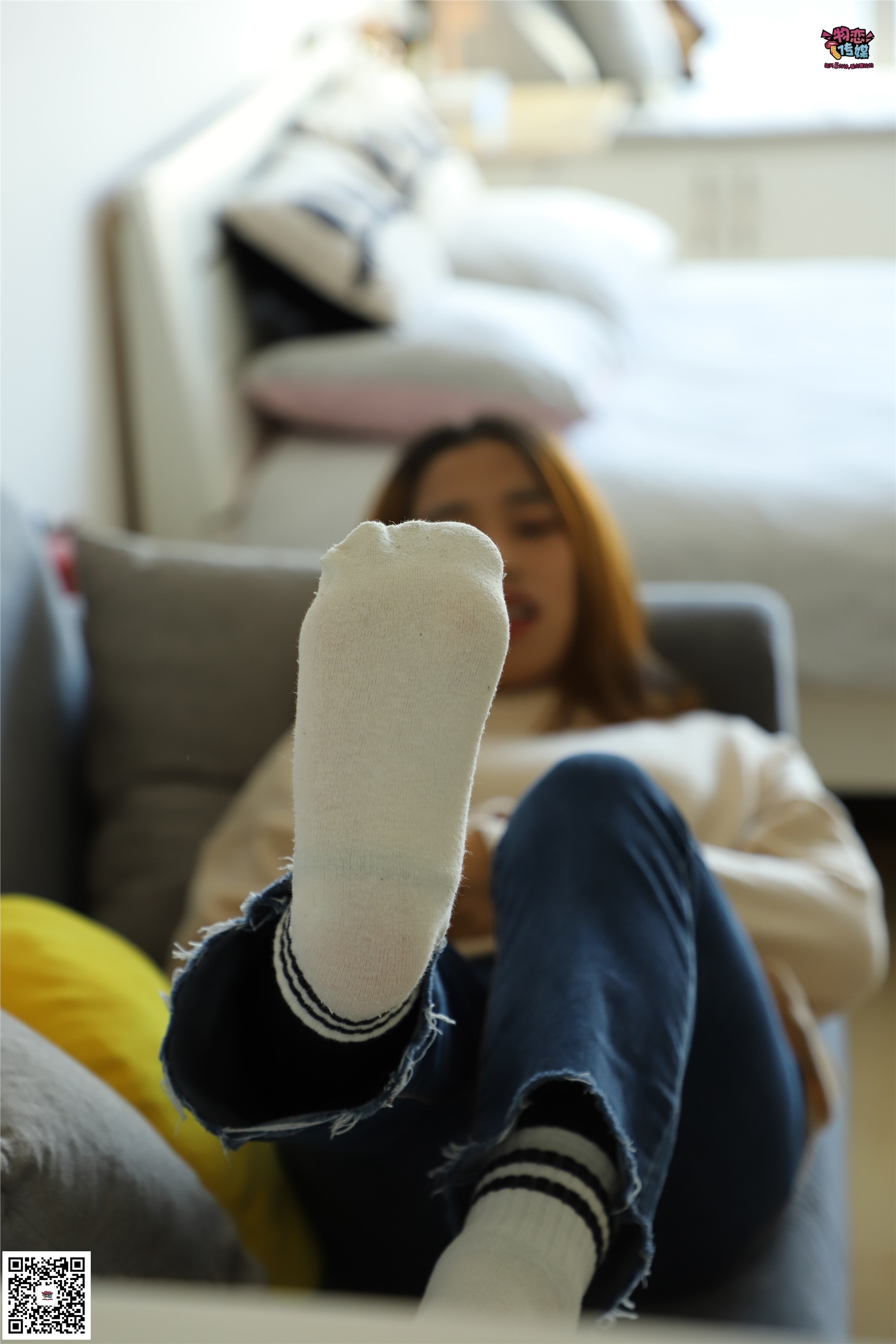 物恋传媒 No.006 可爱的大二小姐姐来啦，黑白棉袜加丝袜哦
