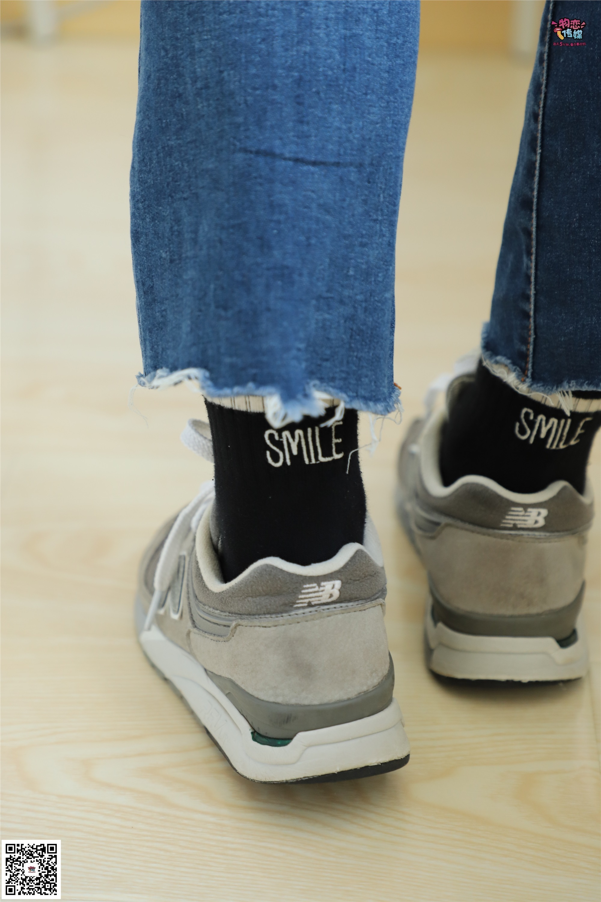 物恋传媒 No.006 可爱的大二小姐姐来啦，黑白棉袜加丝袜哦