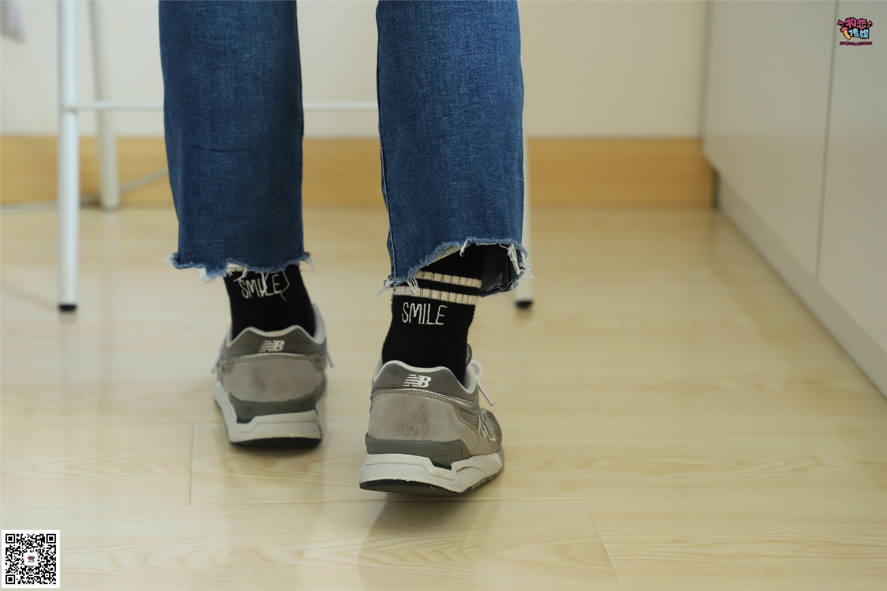 物恋传媒 No.006 可爱的大二小姐姐来啦，黑白棉袜加丝袜哦