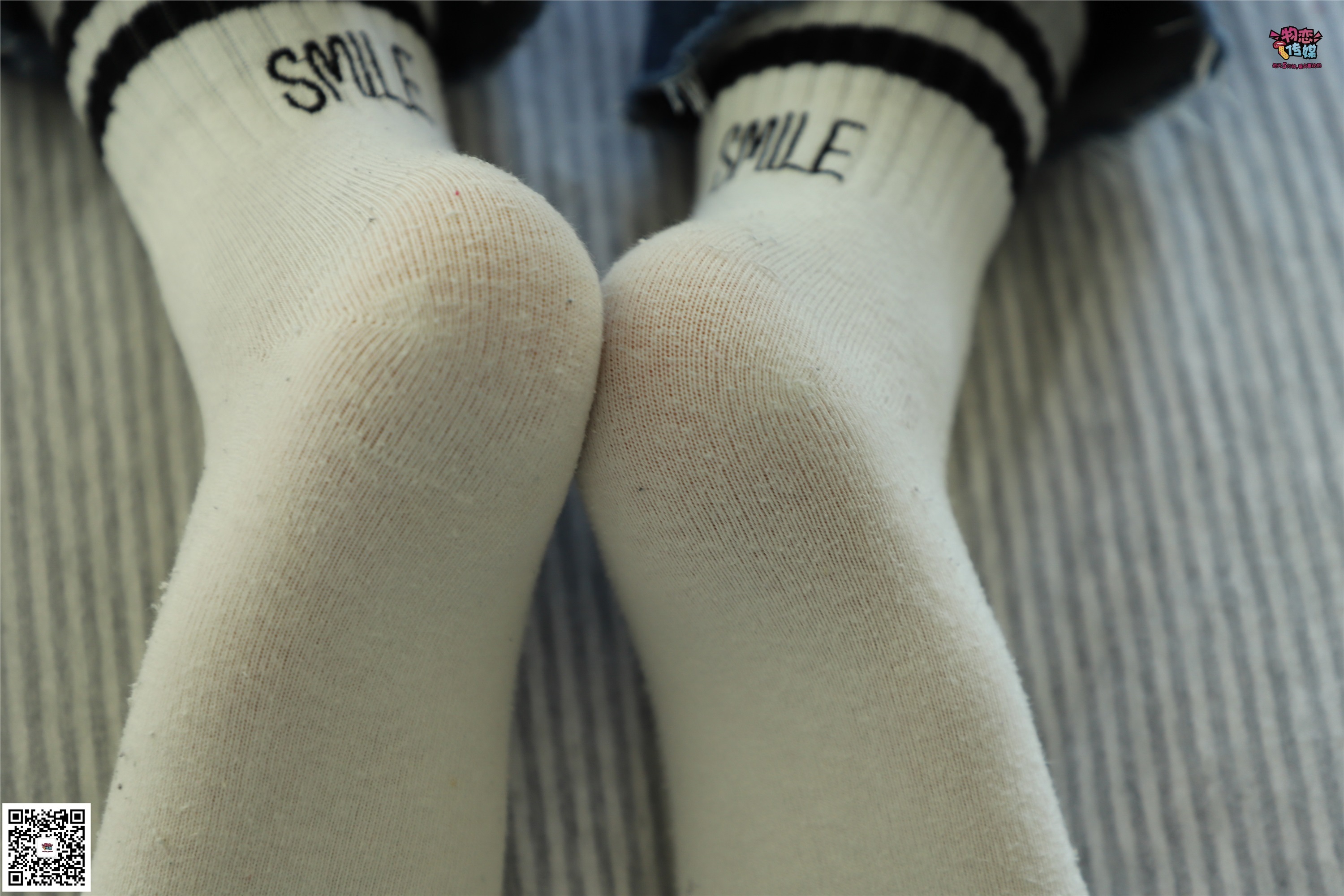 物恋传媒 No.006 可爱的大二小姐姐来啦，黑白棉袜加丝袜哦