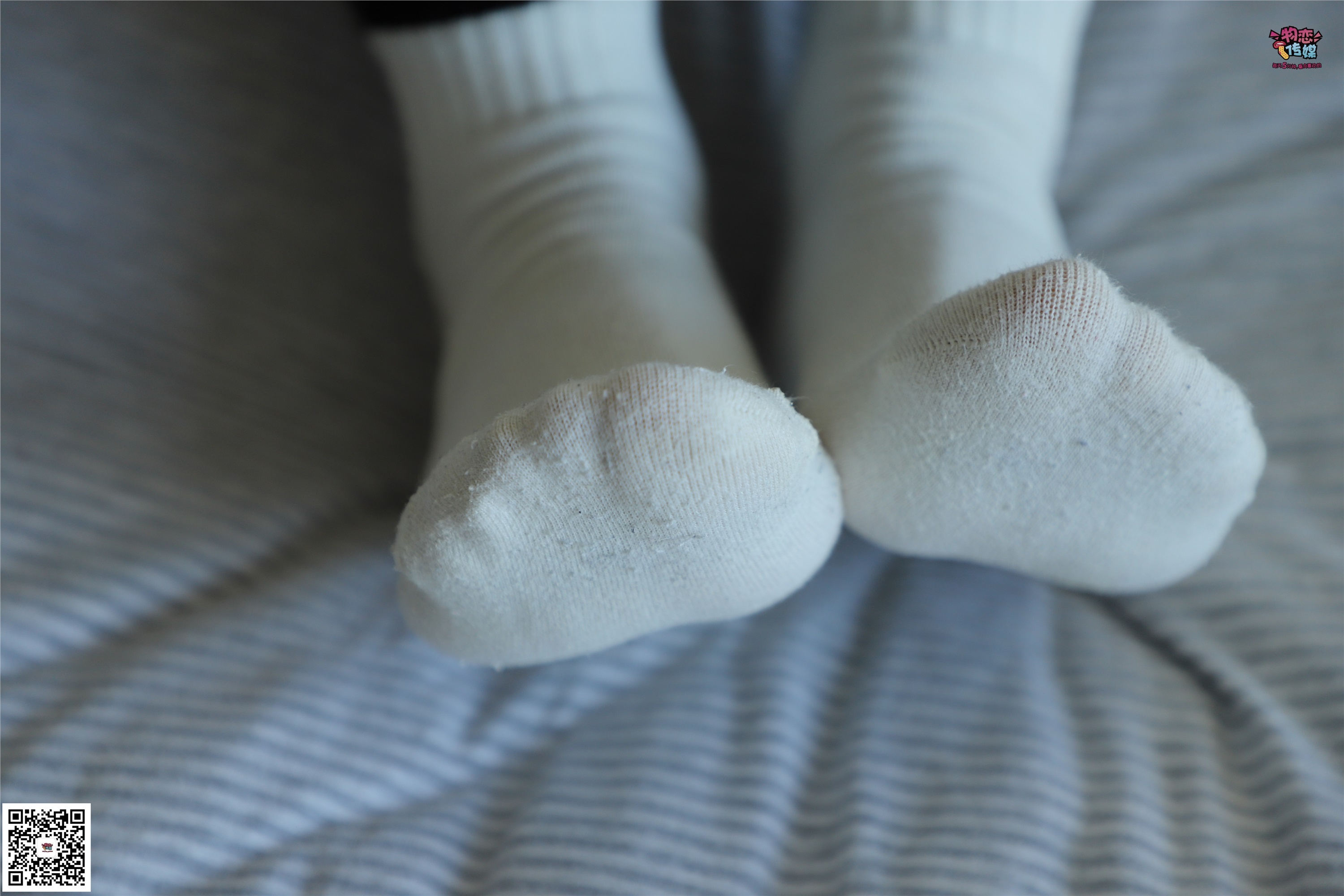 物恋传媒 No.006 可爱的大二小姐姐来啦，黑白棉袜加丝袜哦