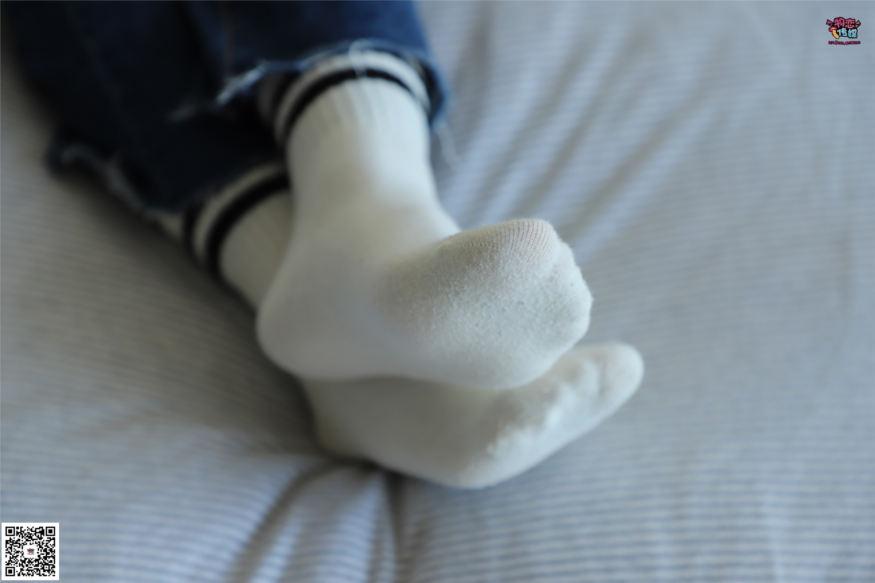 物恋传媒 No.006 可爱的大二小姐姐来啦，黑白棉袜加丝袜哦