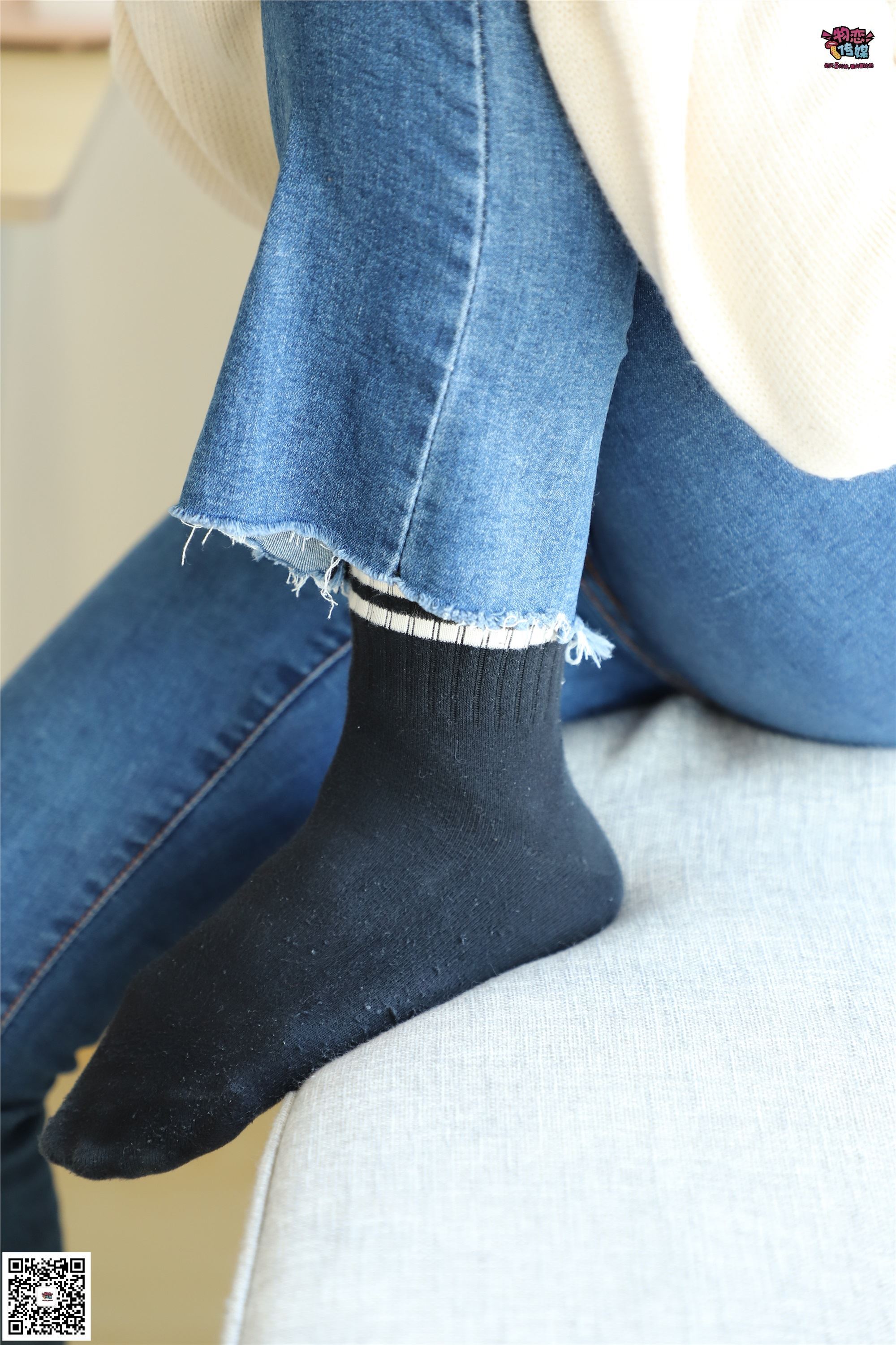 物恋传媒 No.006 可爱的大二小姐姐来啦，黑白棉袜加丝袜哦