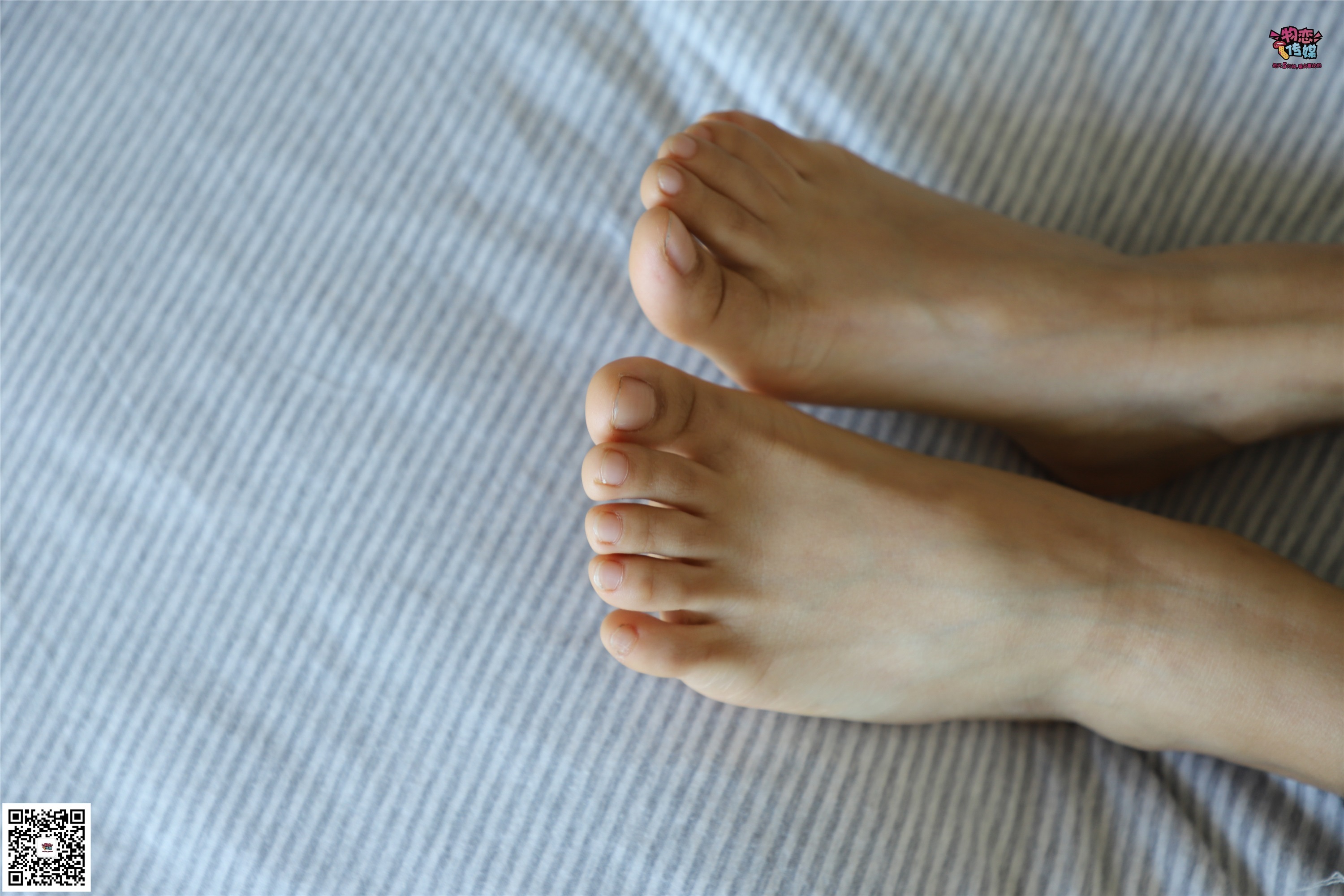 物恋传媒 No.006 可爱的大二小姐姐来啦，黑白棉袜加丝袜哦