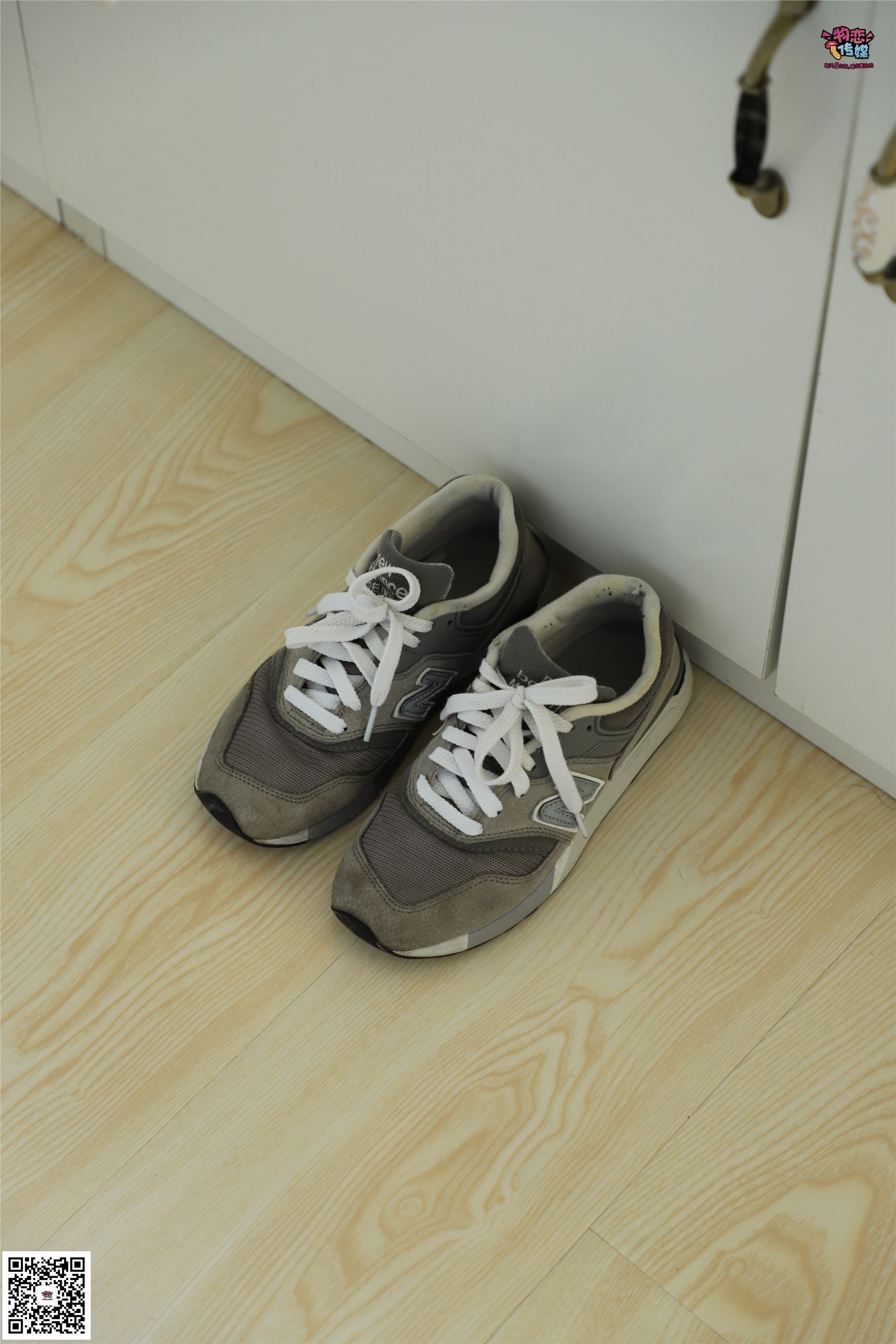 物恋传媒 No.006 可爱的大二小姐姐来啦，黑白棉袜加丝袜哦