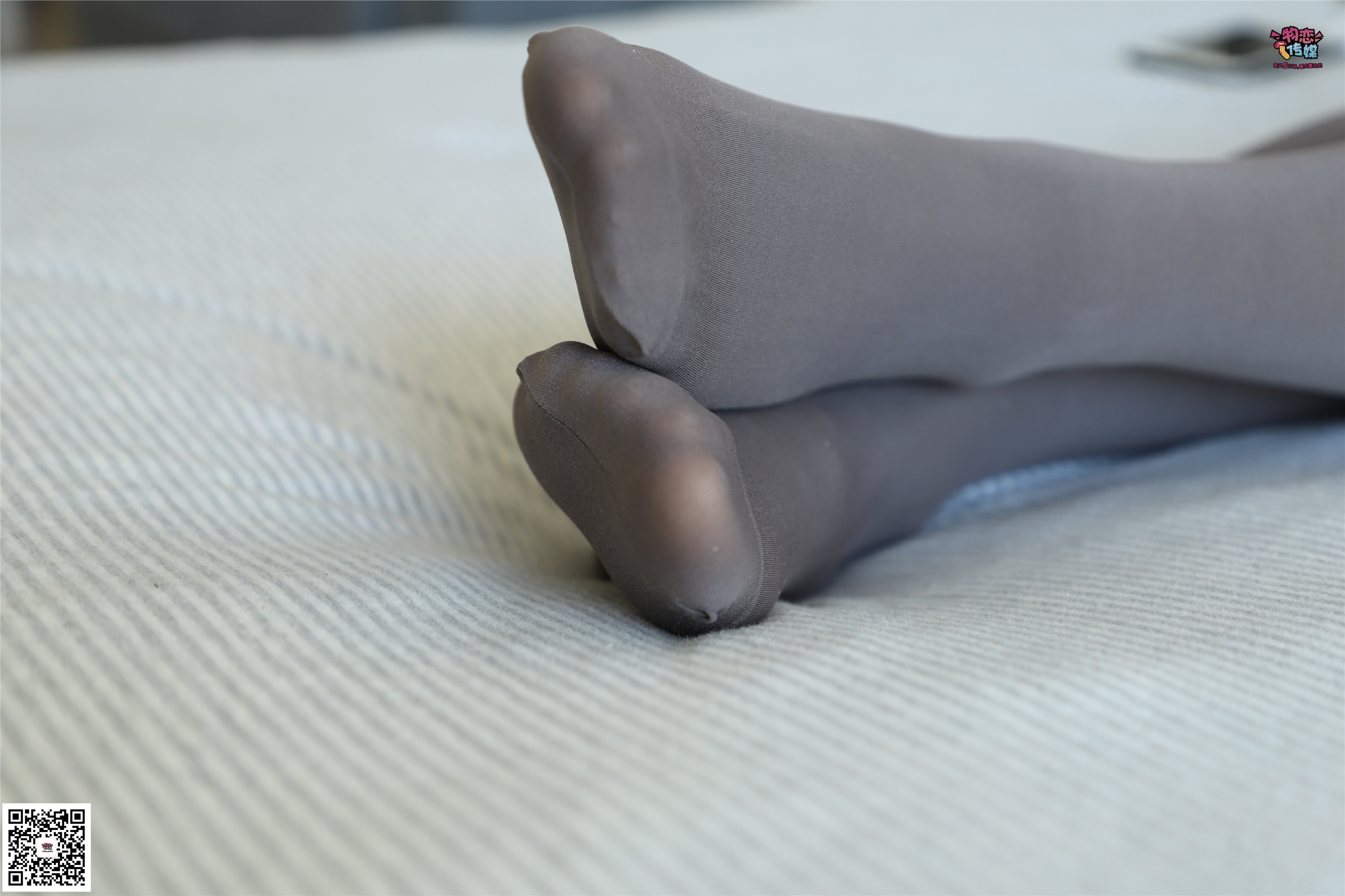 物恋传媒 No.006 可爱的大二小姐姐来啦，黑白棉袜加丝袜哦