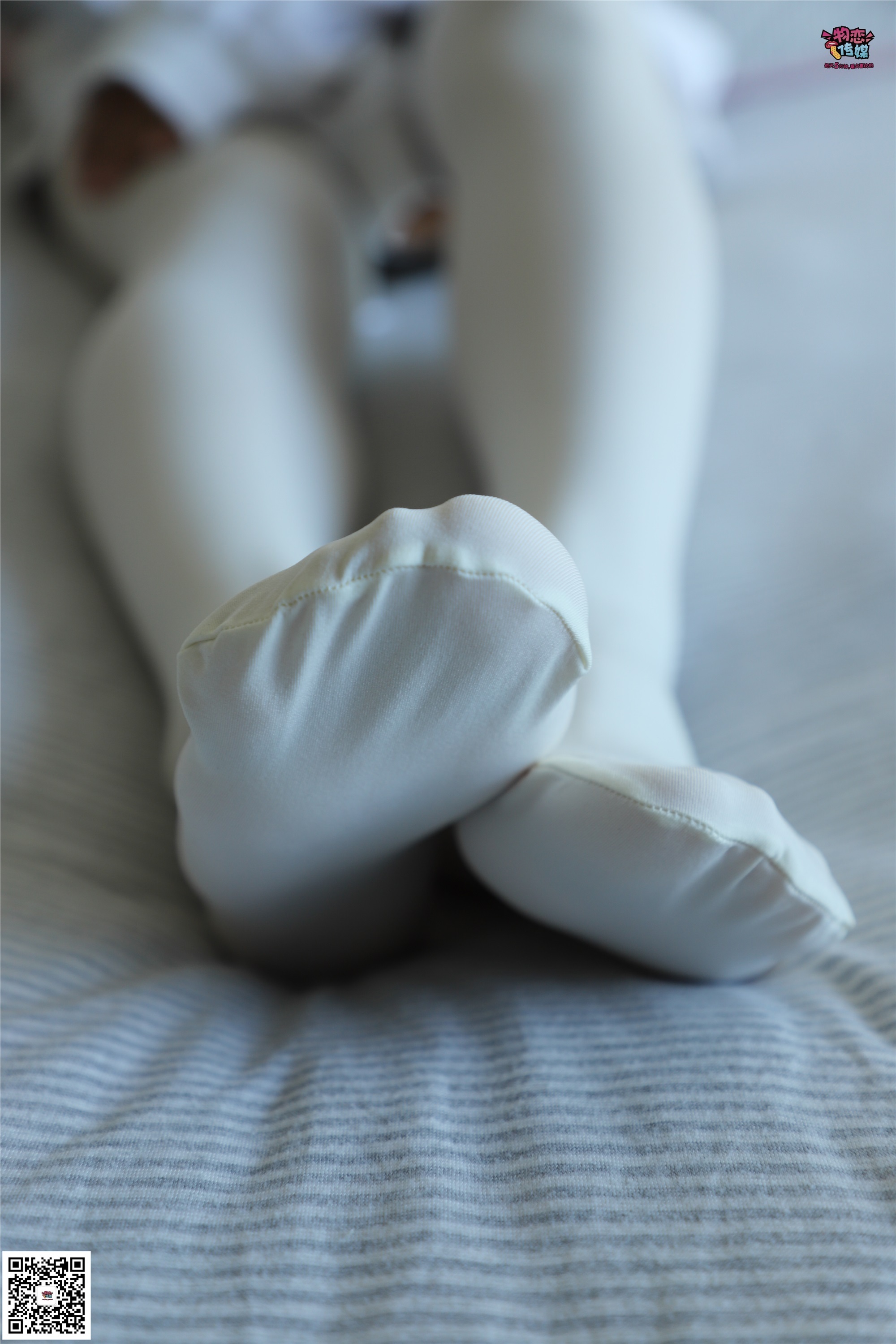 物恋传媒 No.006 可爱的大二小姐姐来啦，黑白棉袜加丝袜哦