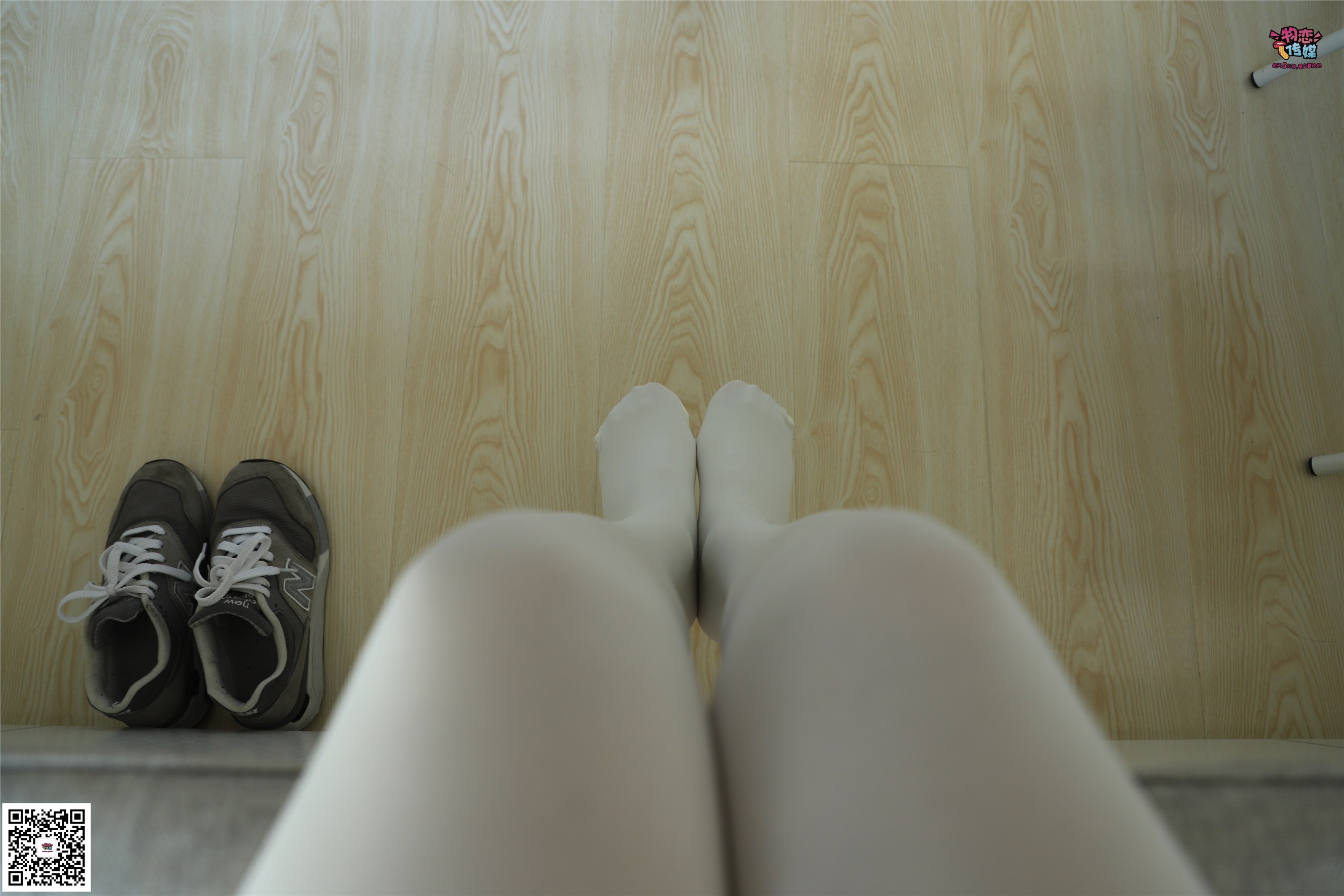 物恋传媒 No.006 可爱的大二小姐姐来啦，黑白棉袜加丝袜哦