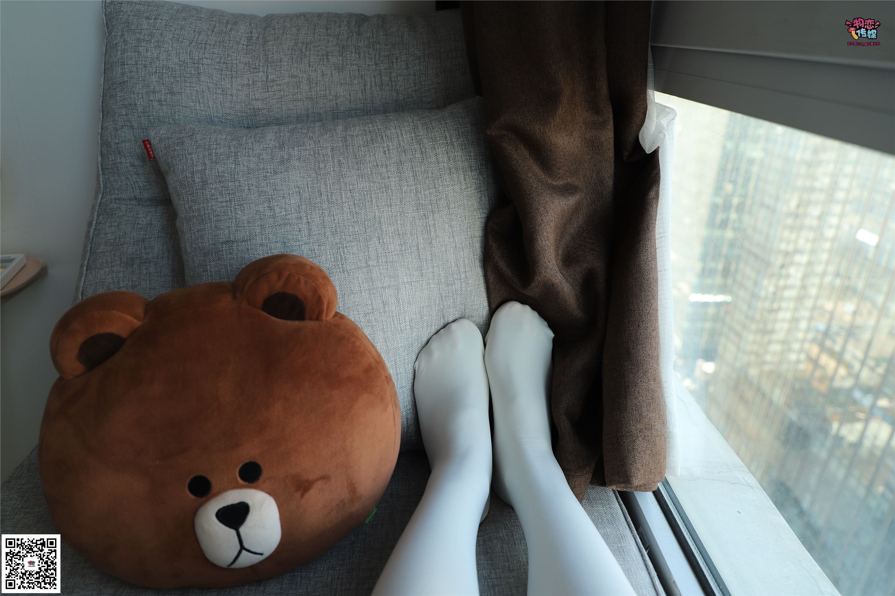 物恋传媒 No.006 可爱的大二小姐姐来啦，黑白棉袜加丝袜哦