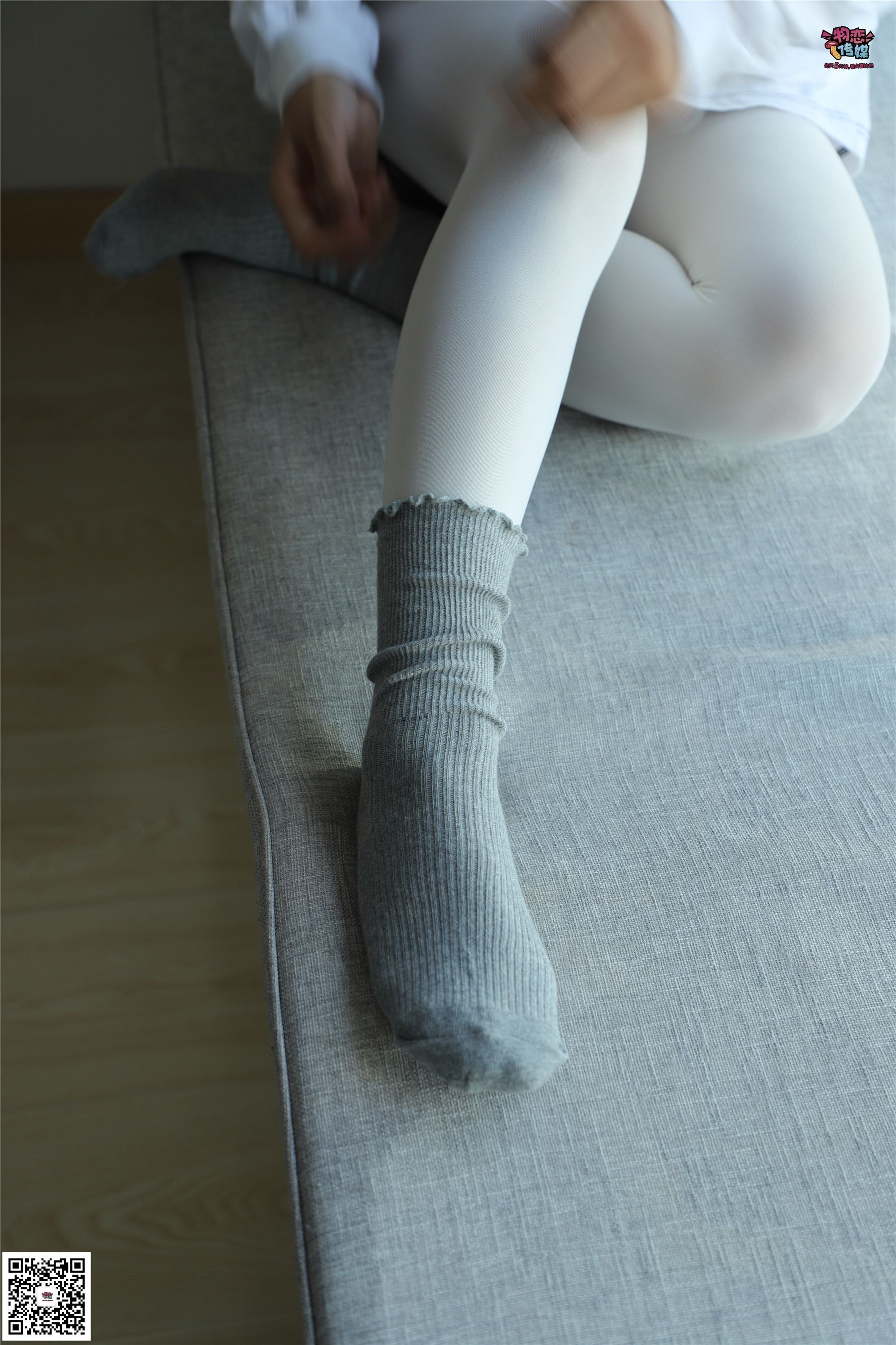 物恋传媒 No.006 可爱的大二小姐姐来啦，黑白棉袜加丝袜哦