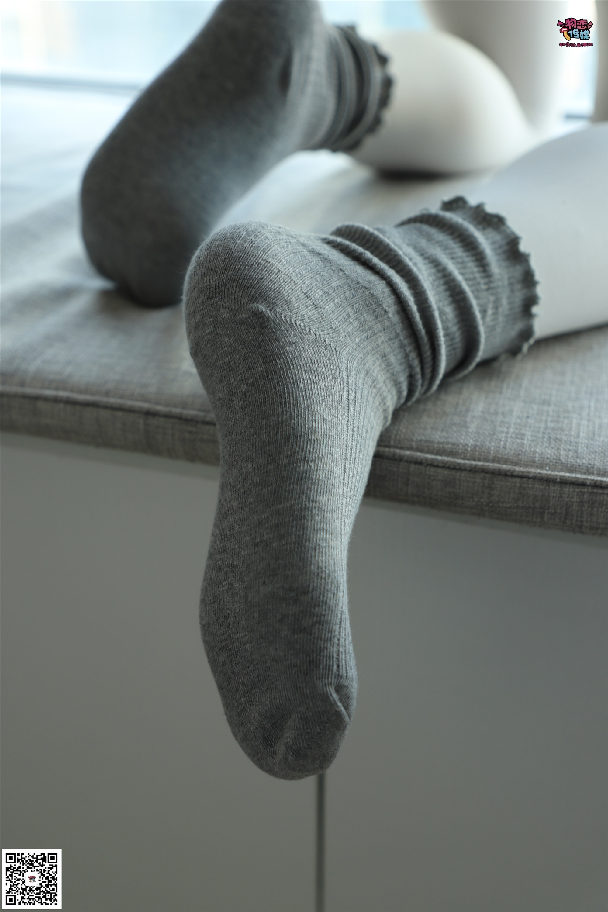 物恋传媒 No.006 可爱的大二小姐姐来啦，黑白棉袜加丝袜哦