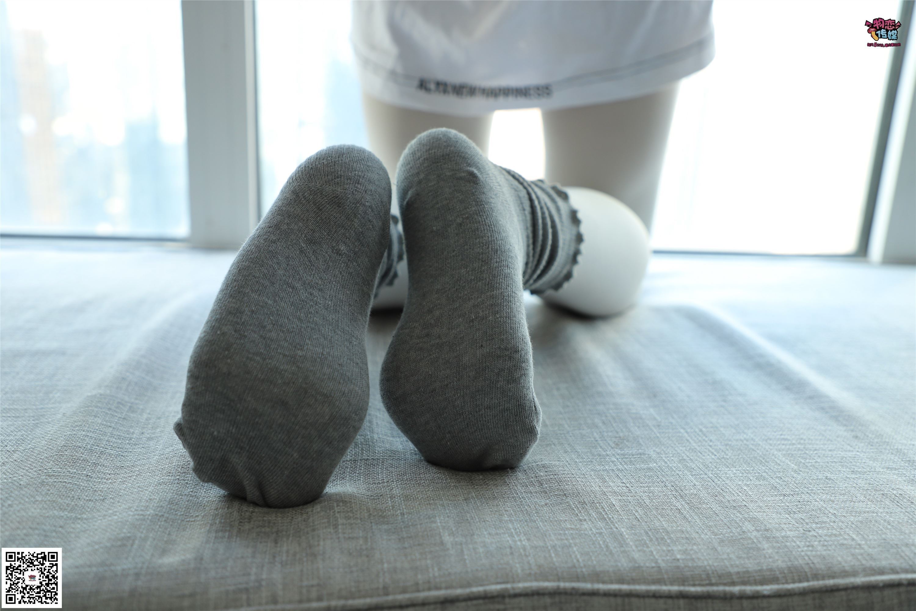 物恋传媒 No.006 可爱的大二小姐姐来啦，黑白棉袜加丝袜哦