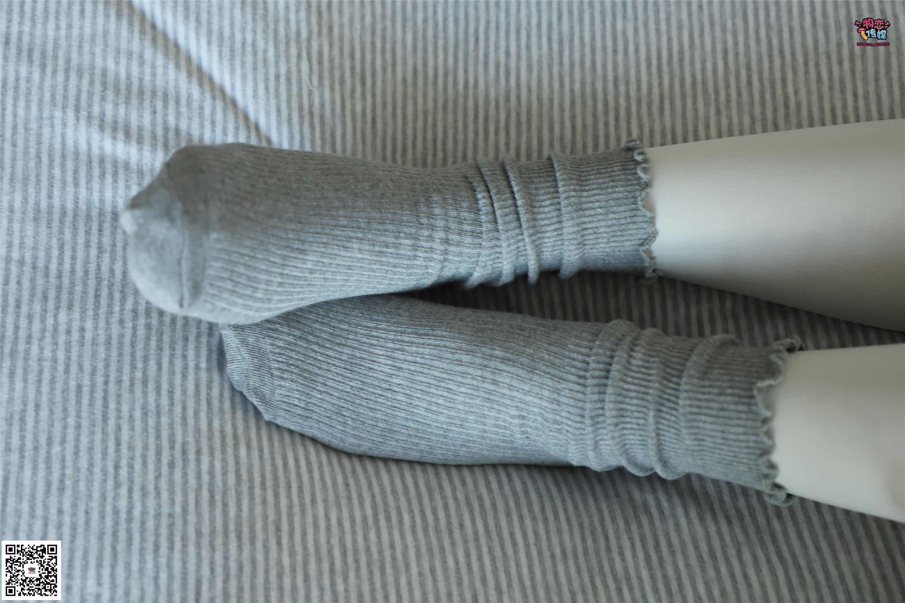 物恋传媒 No.006 可爱的大二小姐姐来啦，黑白棉袜加丝袜哦