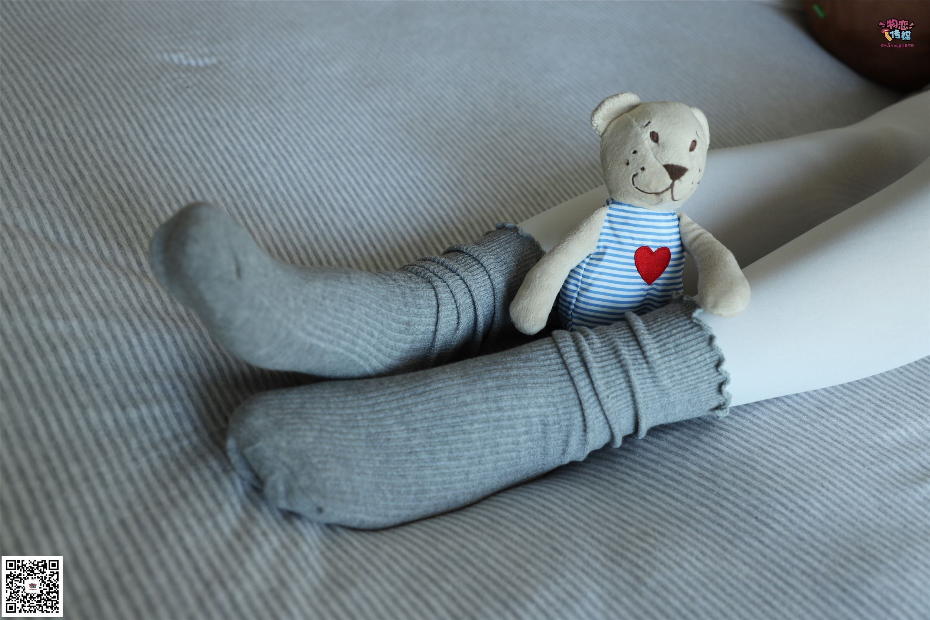 物恋传媒 No.006 可爱的大二小姐姐来啦，黑白棉袜加丝袜哦