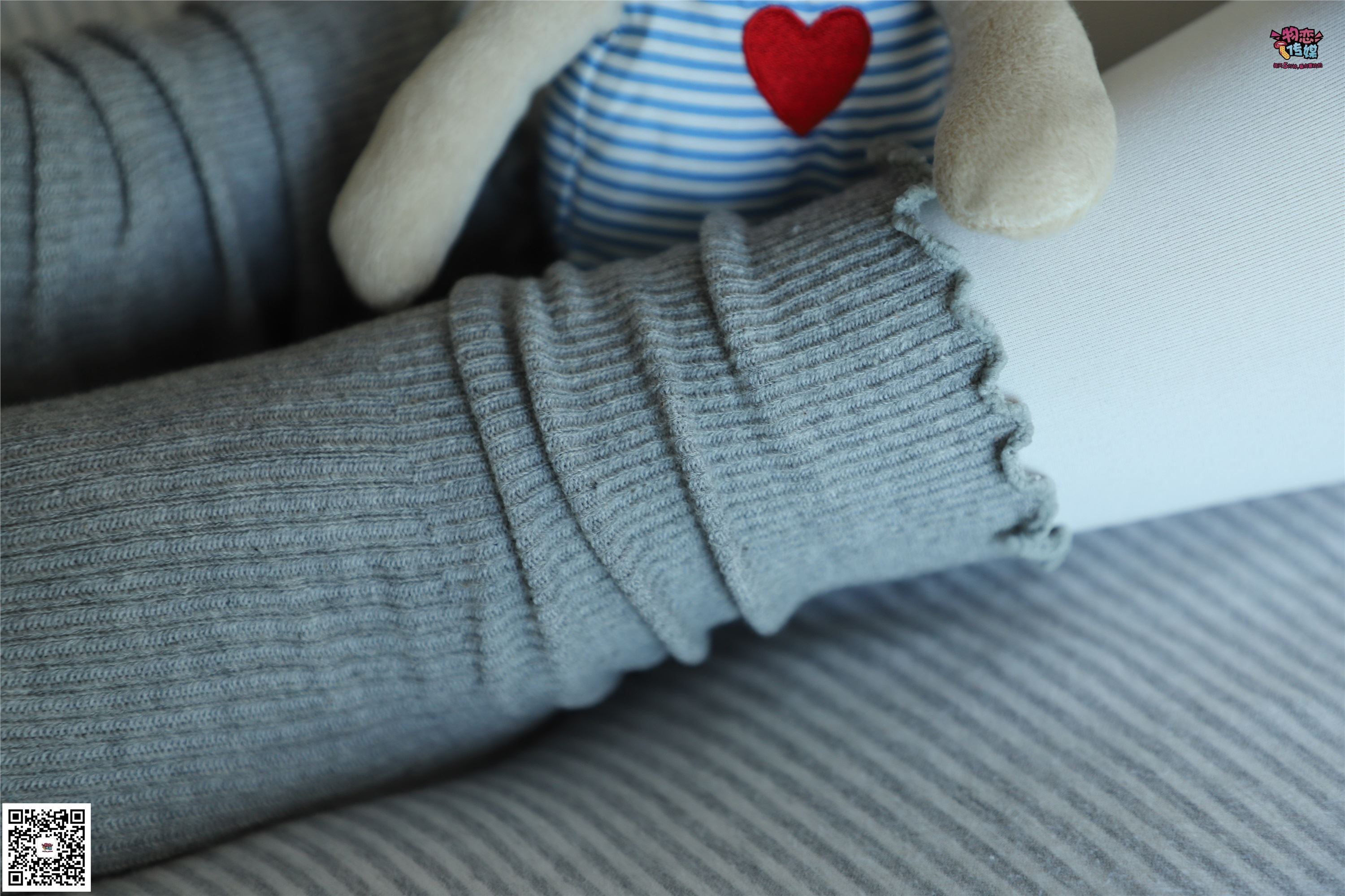 物恋传媒 No.006 可爱的大二小姐姐来啦，黑白棉袜加丝袜哦