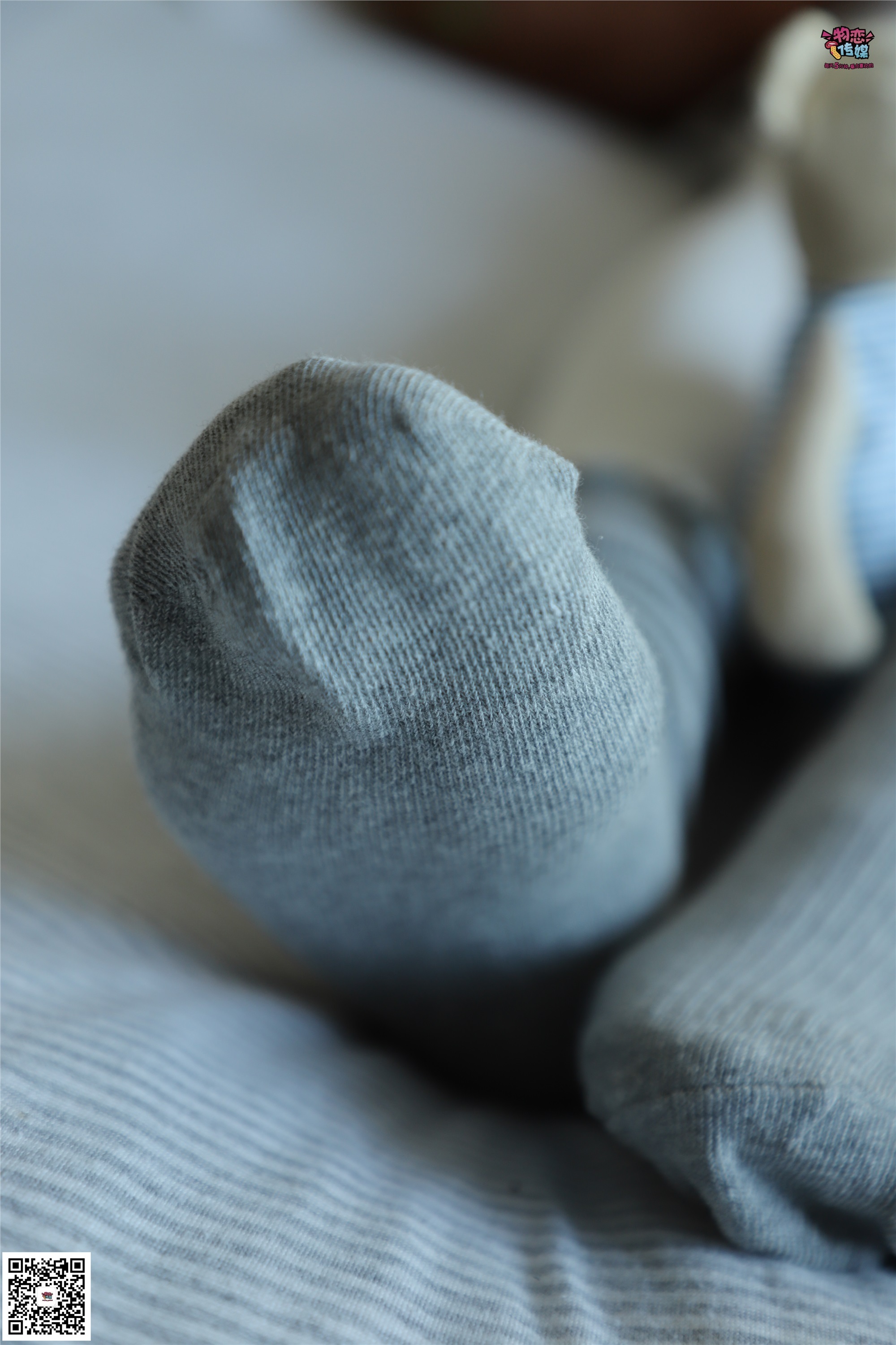 物恋传媒 No.006 可爱的大二小姐姐来啦，黑白棉袜加丝袜哦