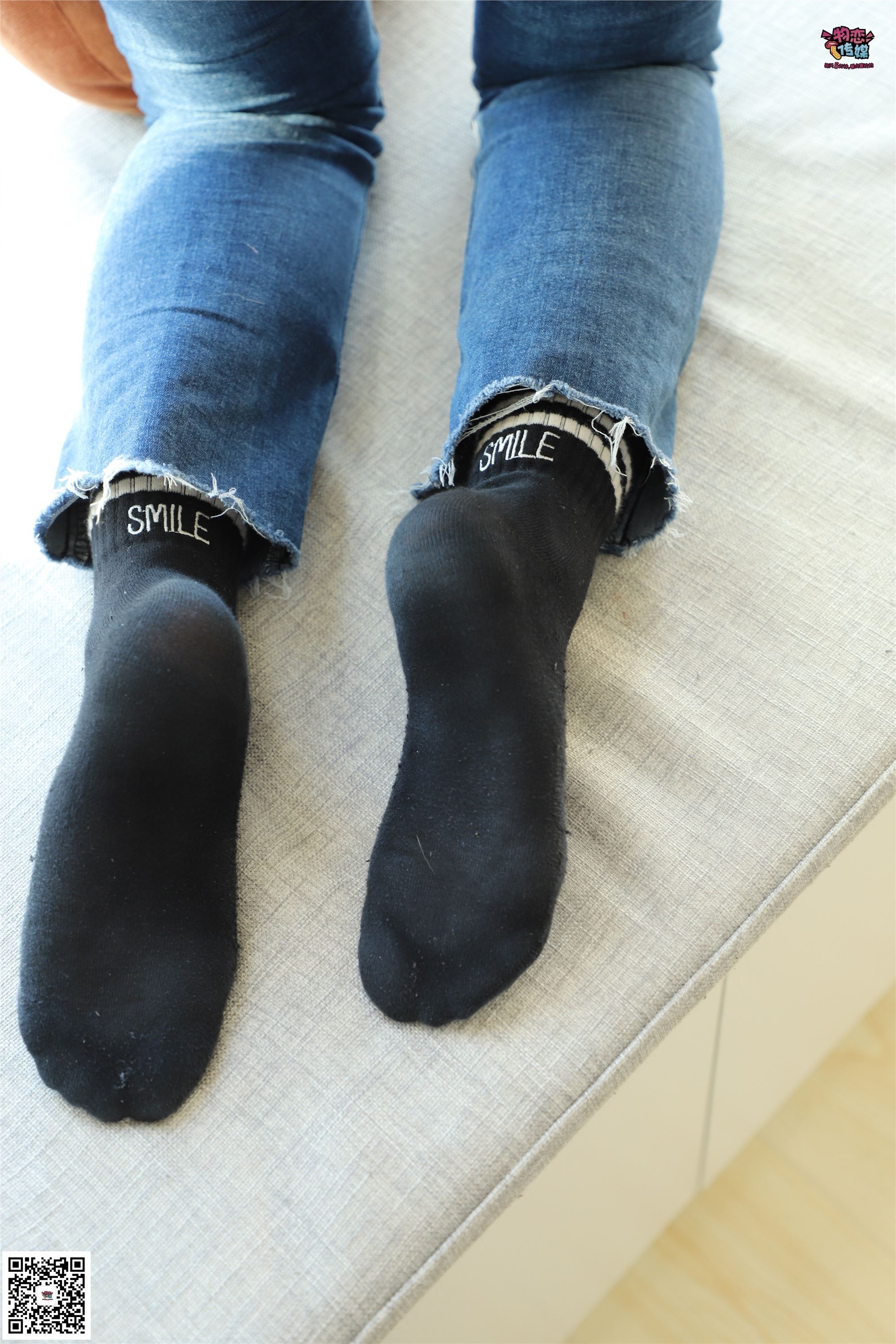 物恋传媒 No.006 可爱的大二小姐姐来啦，黑白棉袜加丝袜哦