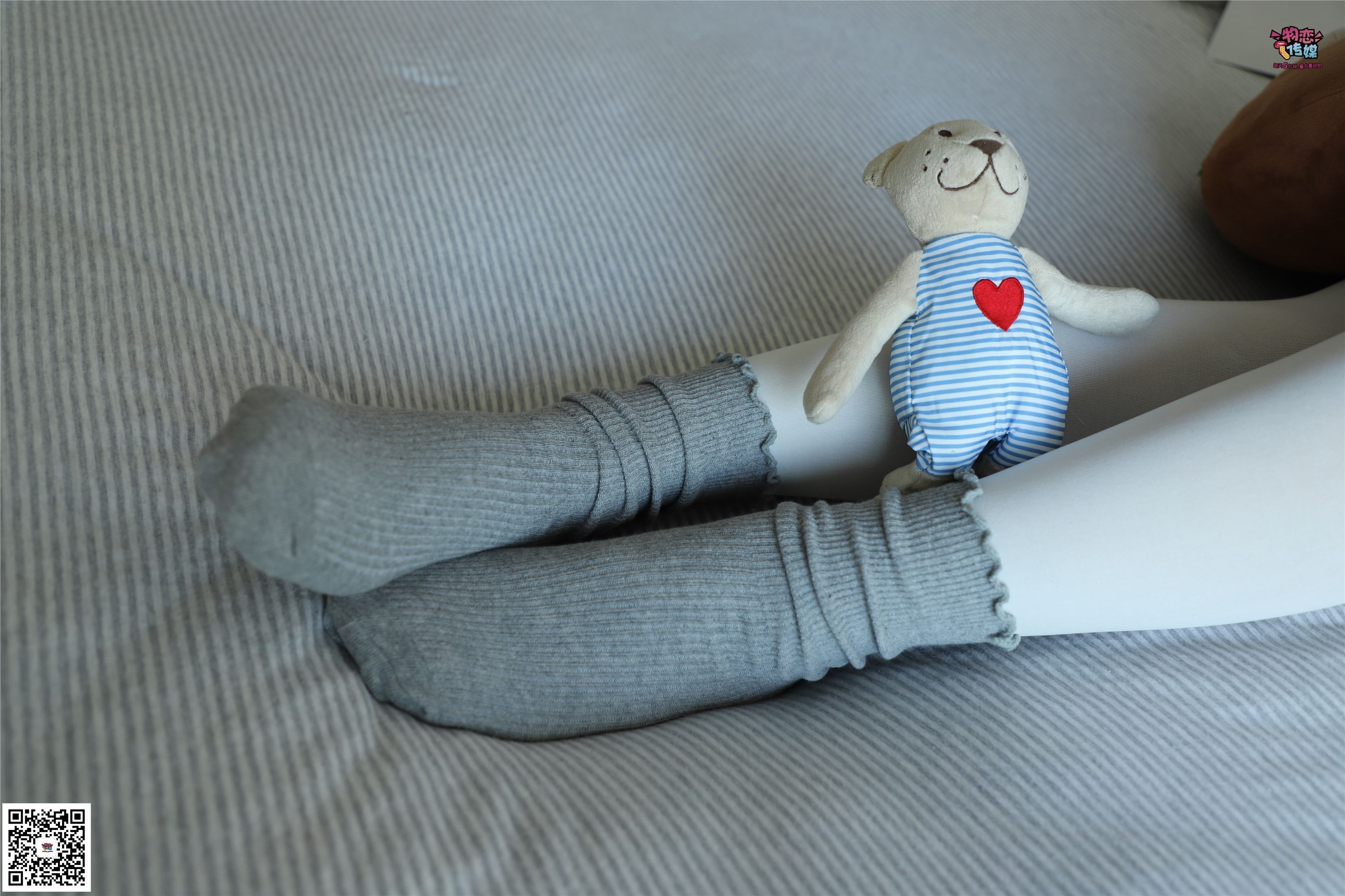 物恋传媒 No.006 可爱的大二小姐姐来啦，黑白棉袜加丝袜哦