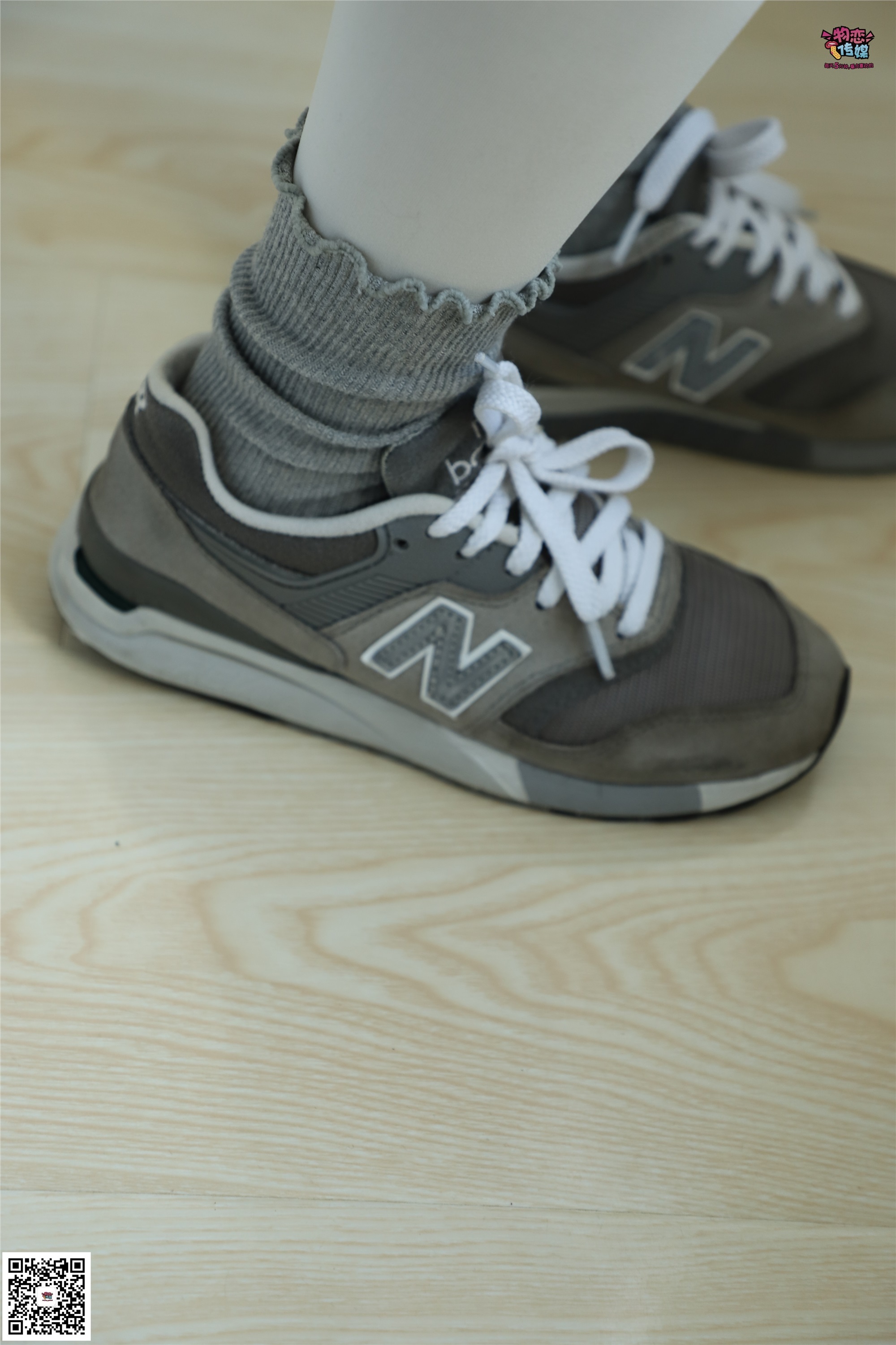 物恋传媒 No.006 可爱的大二小姐姐来啦，黑白棉袜加丝袜哦