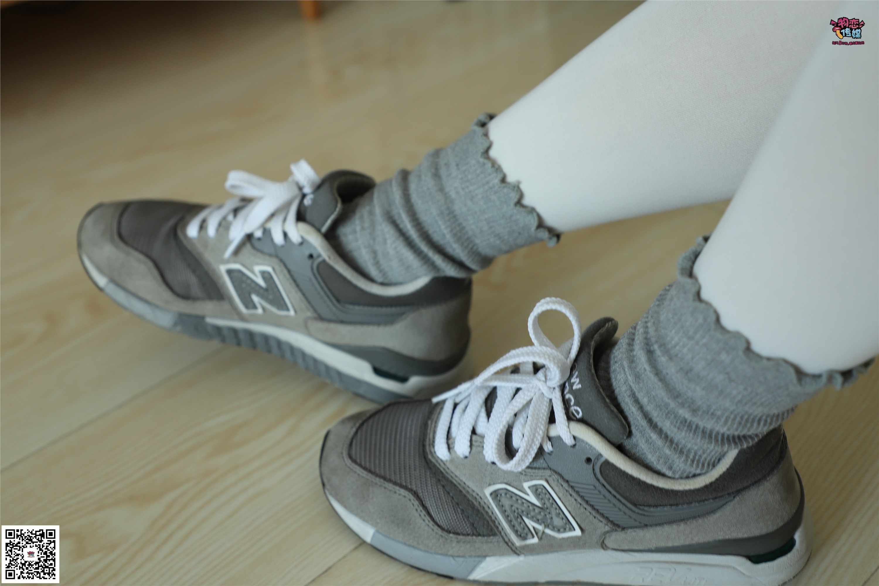 物恋传媒 No.006 可爱的大二小姐姐来啦，黑白棉袜加丝袜哦