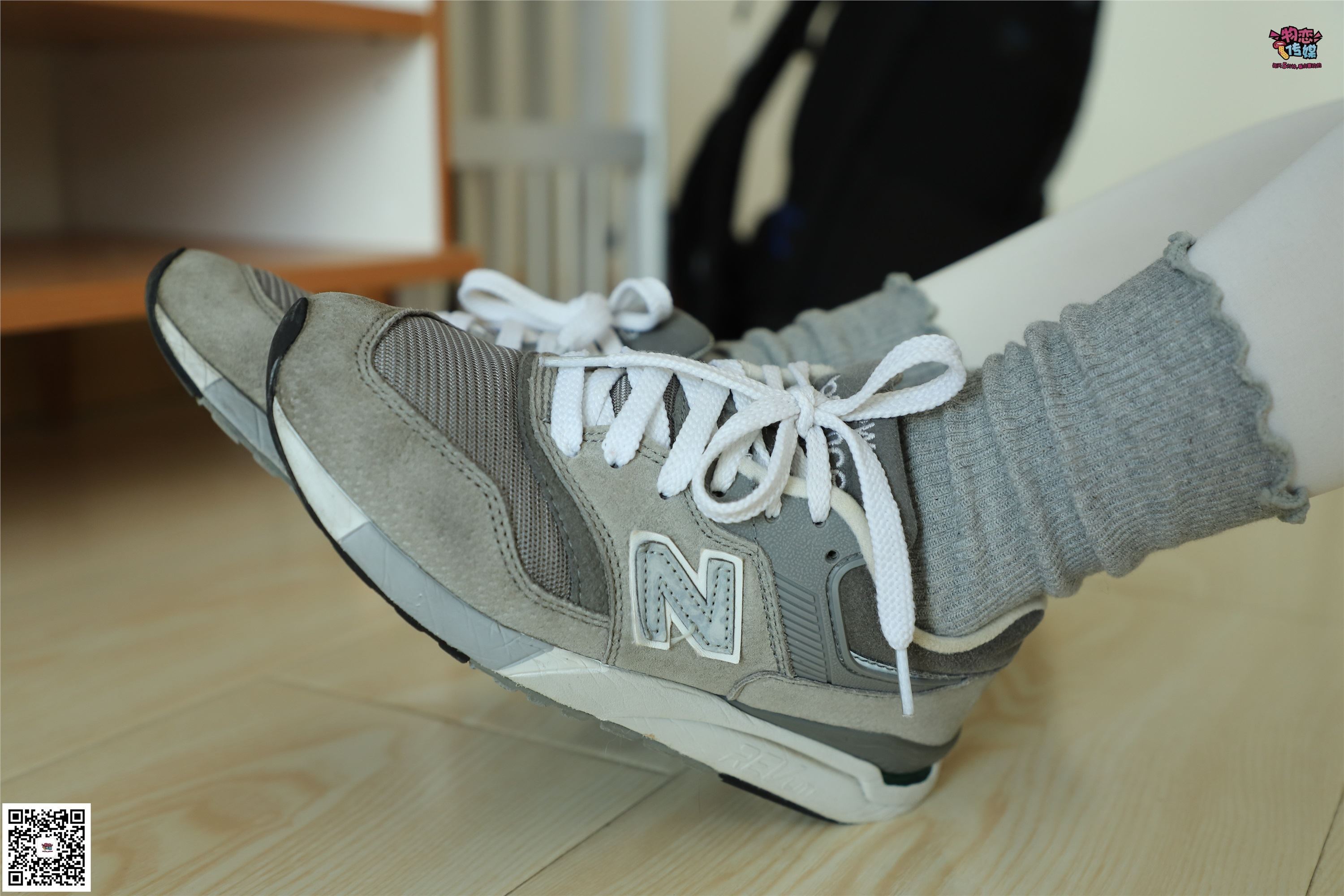 物恋传媒 No.006 可爱的大二小姐姐来啦，黑白棉袜加丝袜哦