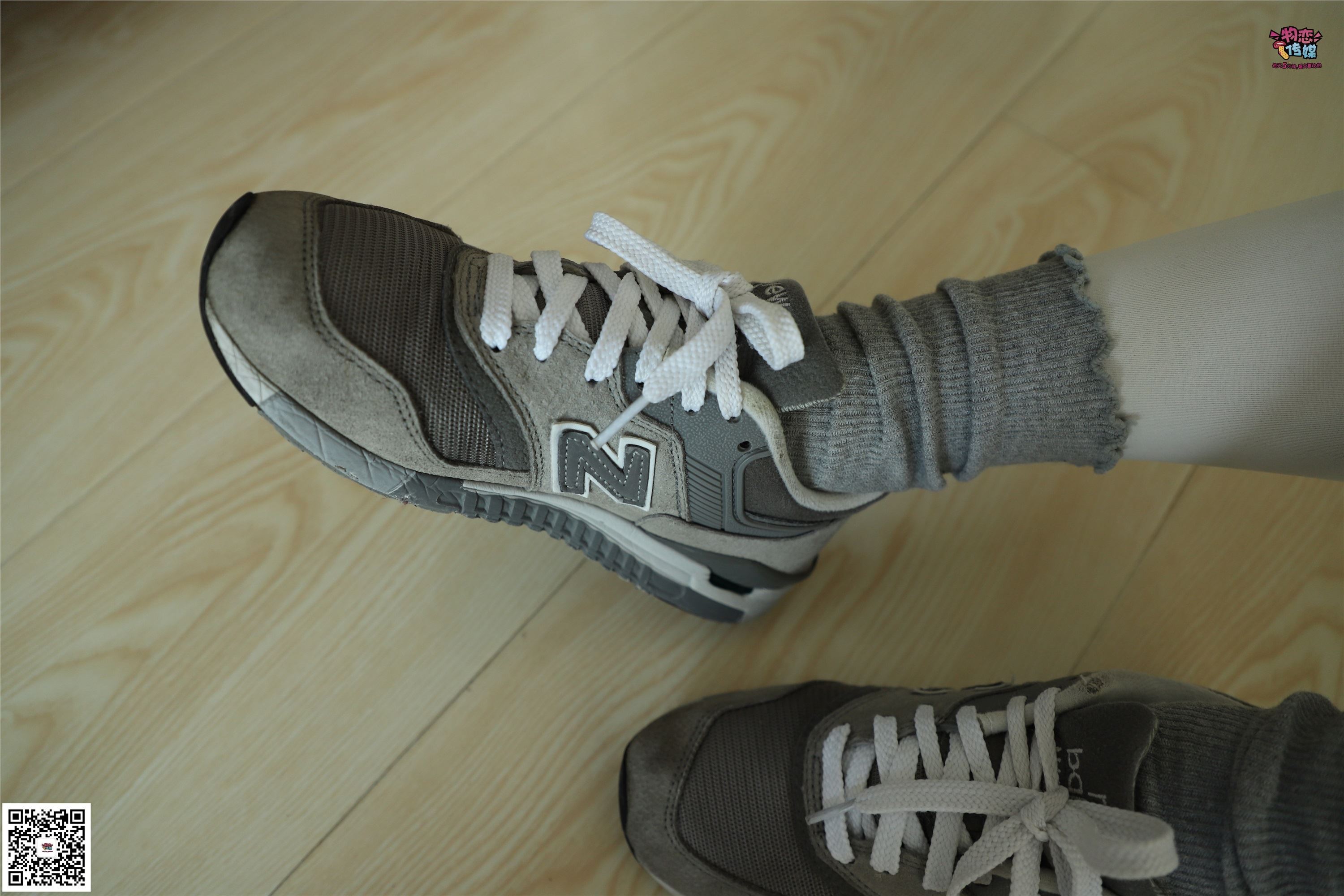 物恋传媒 No.006 可爱的大二小姐姐来啦，黑白棉袜加丝袜哦