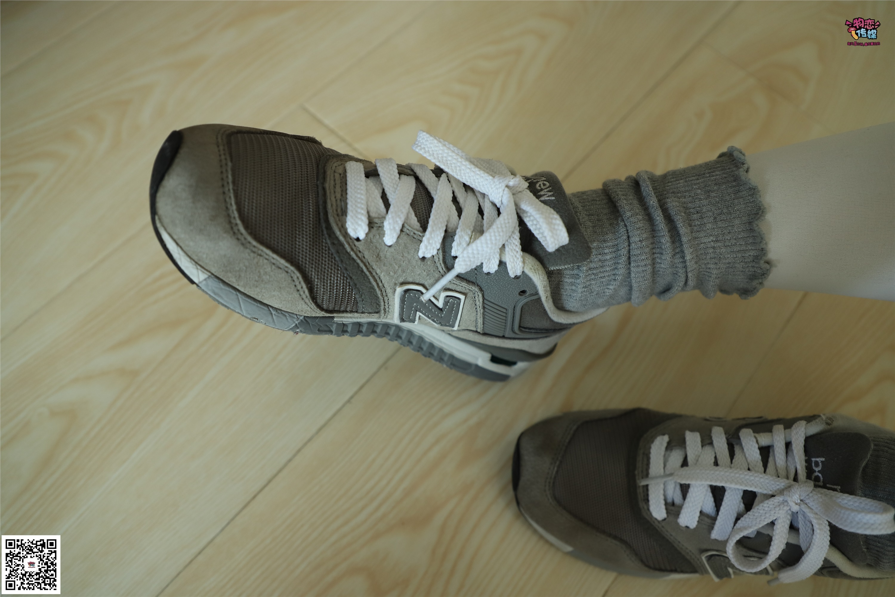 物恋传媒 No.006 可爱的大二小姐姐来啦，黑白棉袜加丝袜哦