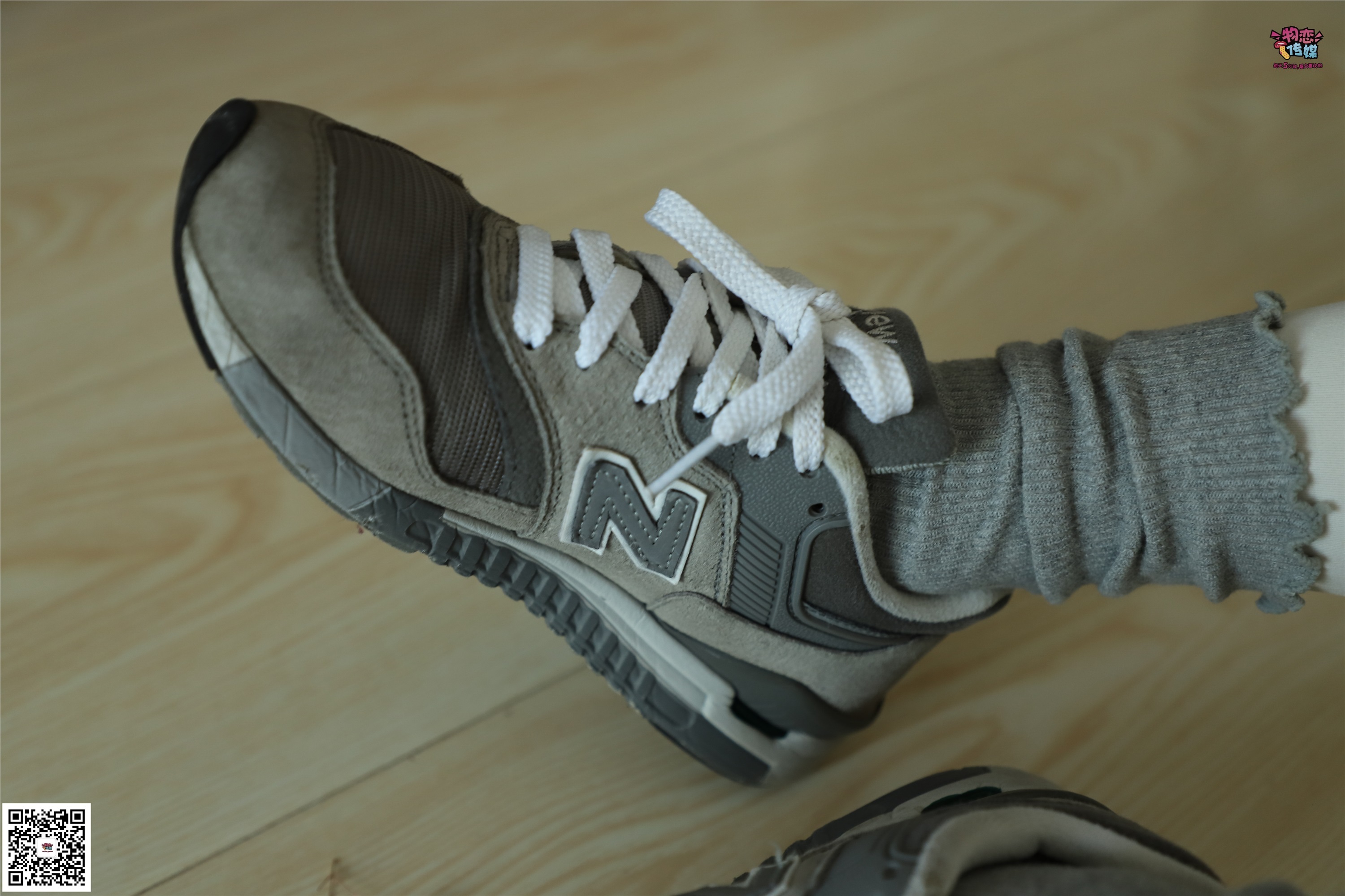 物恋传媒 No.006 可爱的大二小姐姐来啦，黑白棉袜加丝袜哦