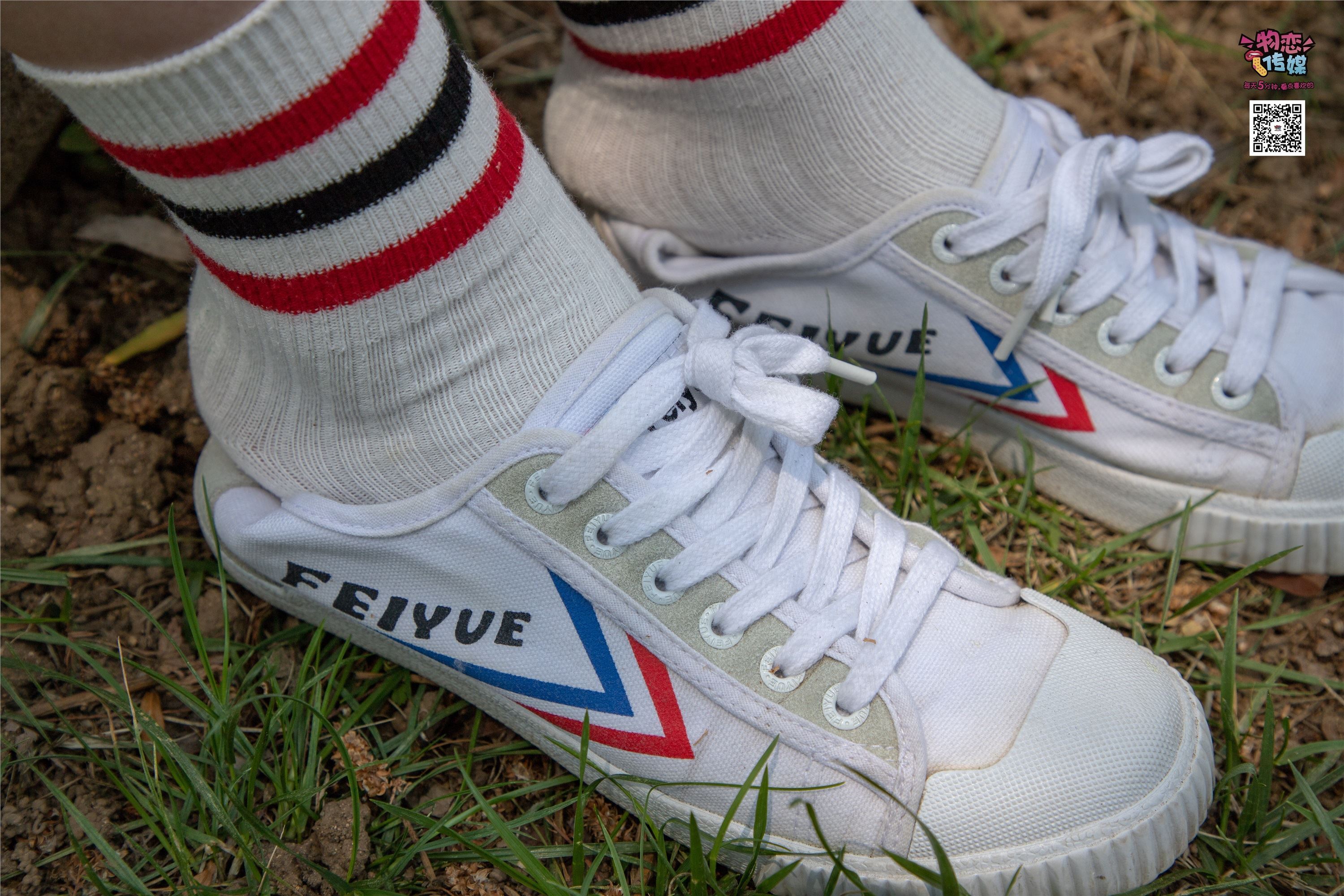 物恋传媒 No.009 纯纯的邻家小妹哦，小白鞋下藏着什么样的棉袜呢