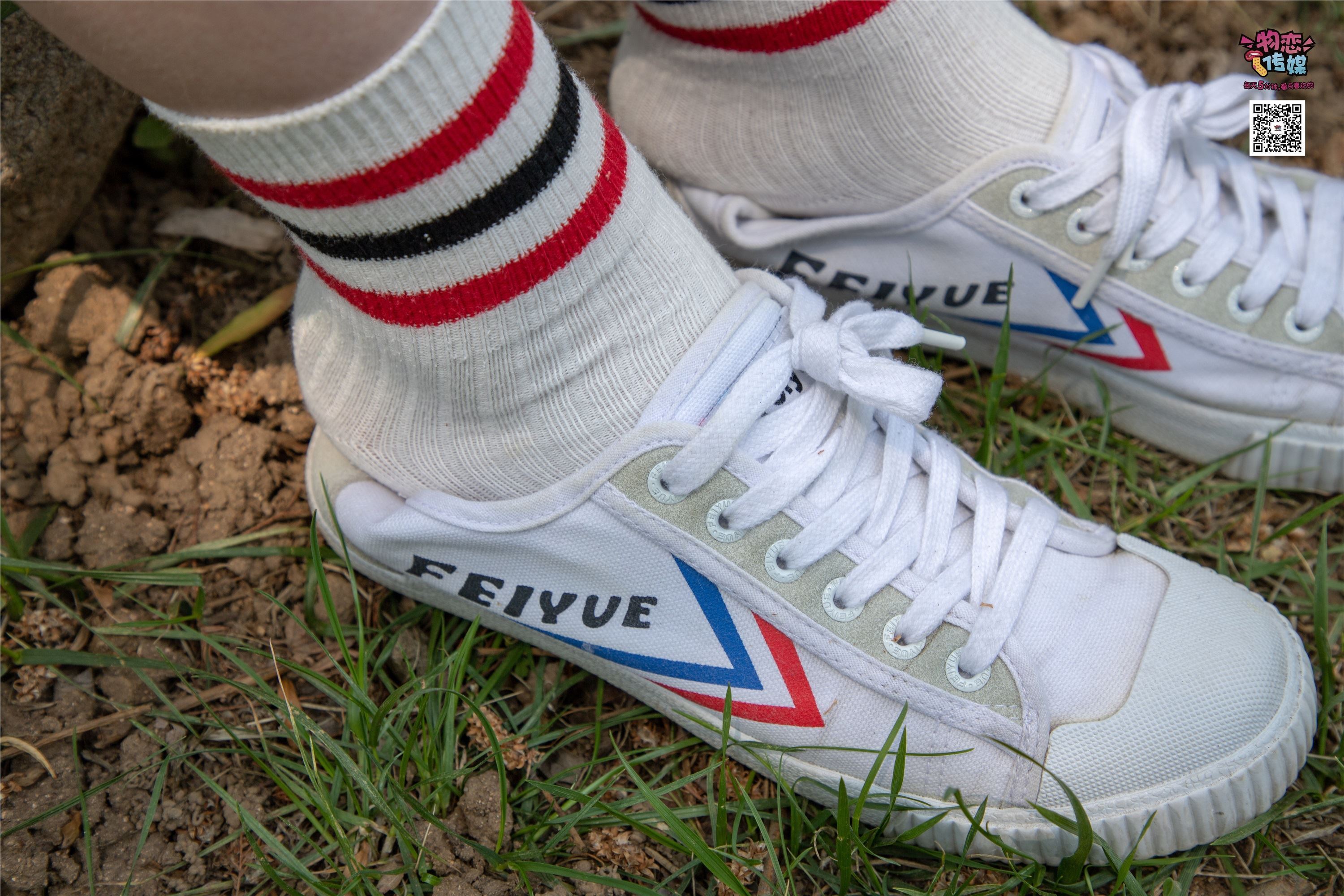 物恋传媒 No.009 纯纯的邻家小妹哦，小白鞋下藏着什么样的棉袜呢