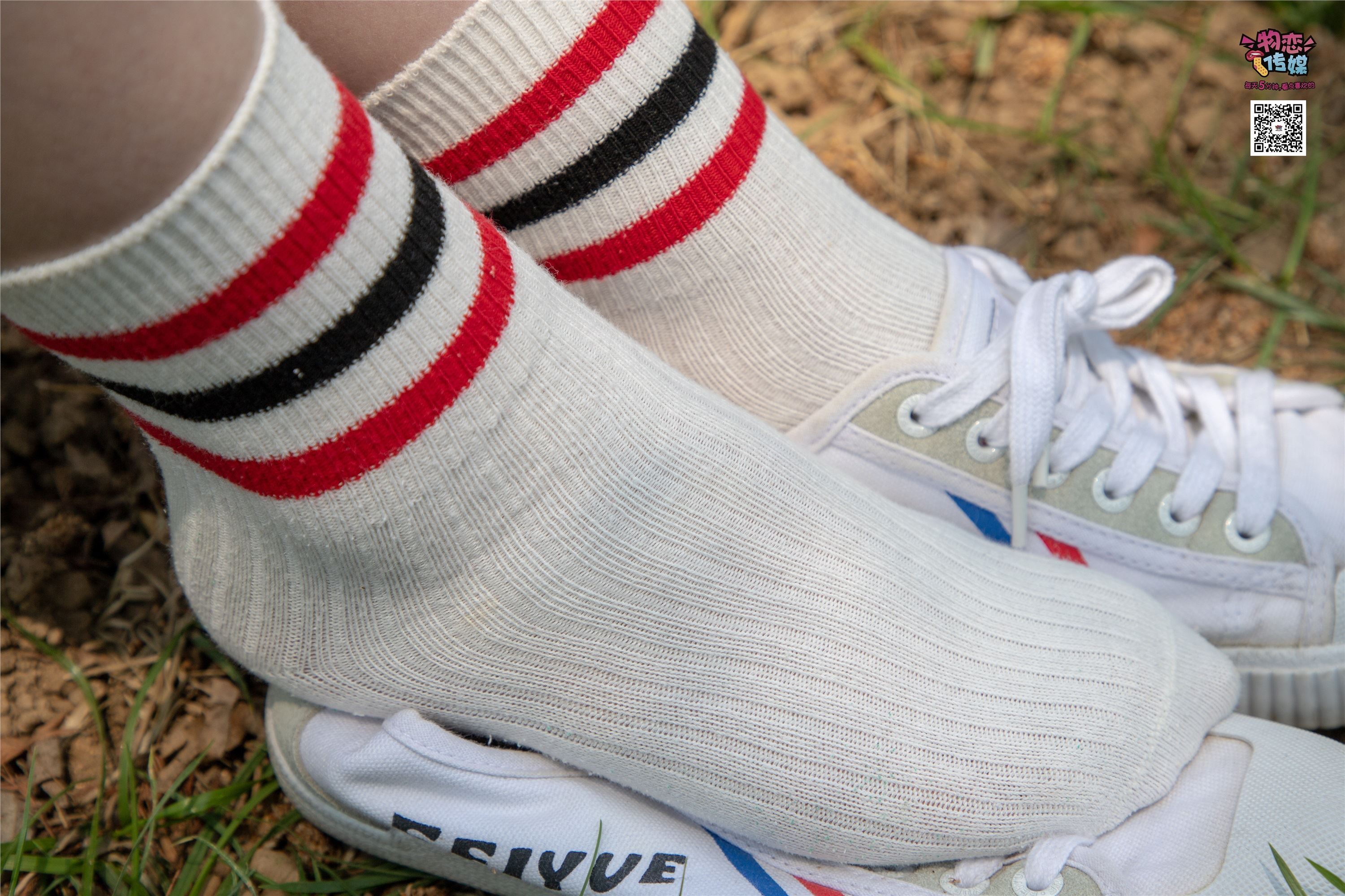 物恋传媒 No.009 纯纯的邻家小妹哦，小白鞋下藏着什么样的棉袜呢