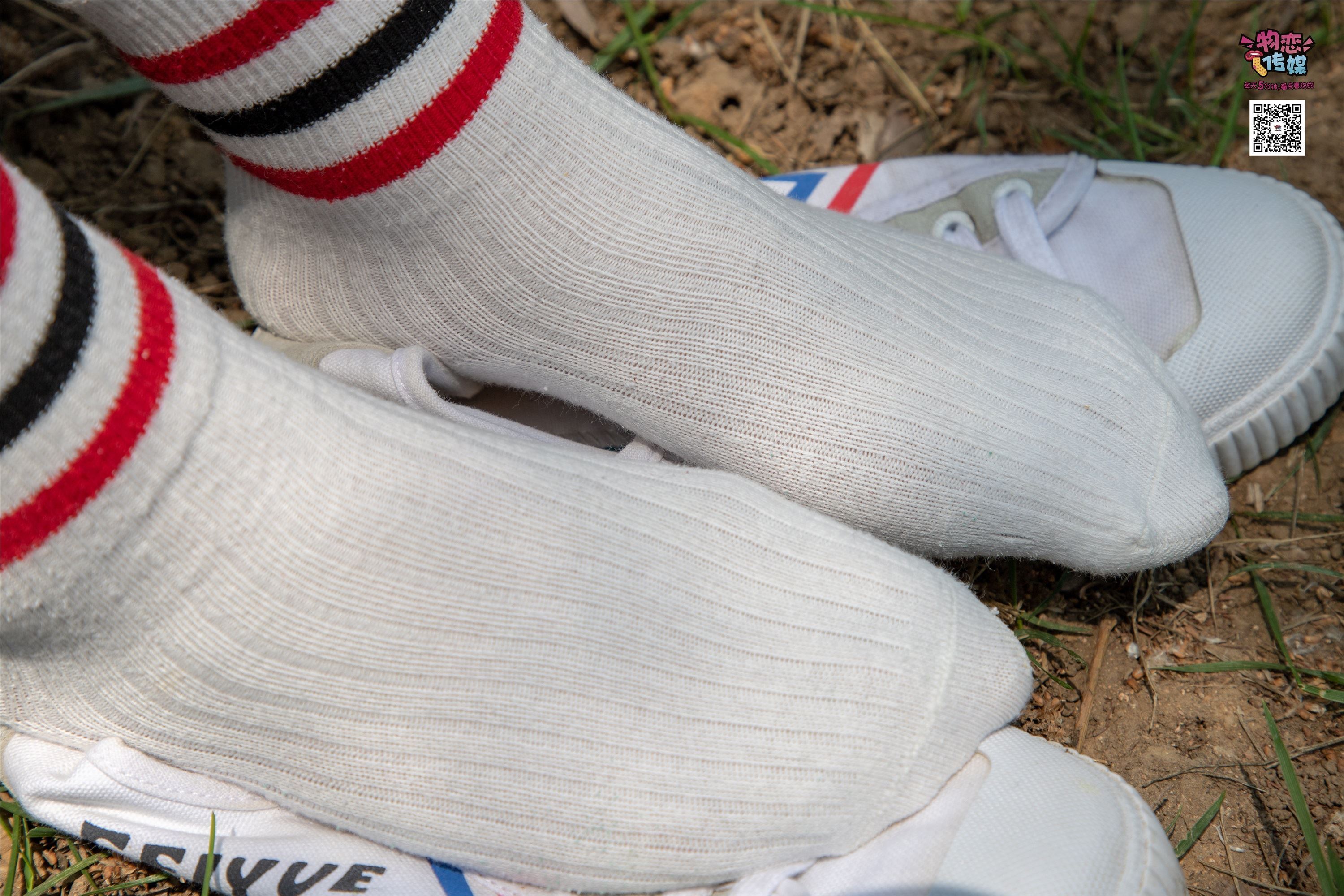 物恋传媒 No.009 纯纯的邻家小妹哦，小白鞋下藏着什么样的棉袜呢