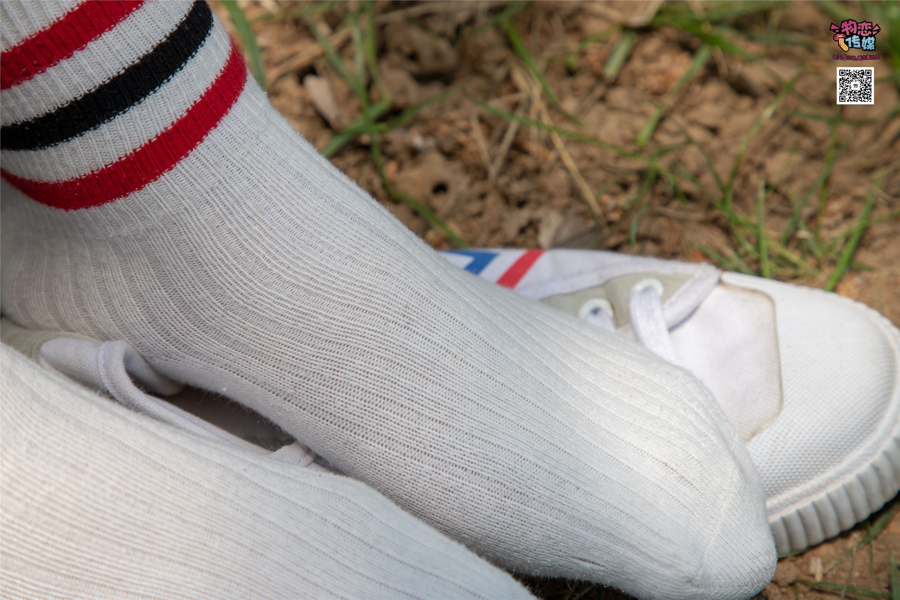 物恋传媒 No.009 纯纯的邻家小妹哦，小白鞋下藏着什么样的棉袜呢