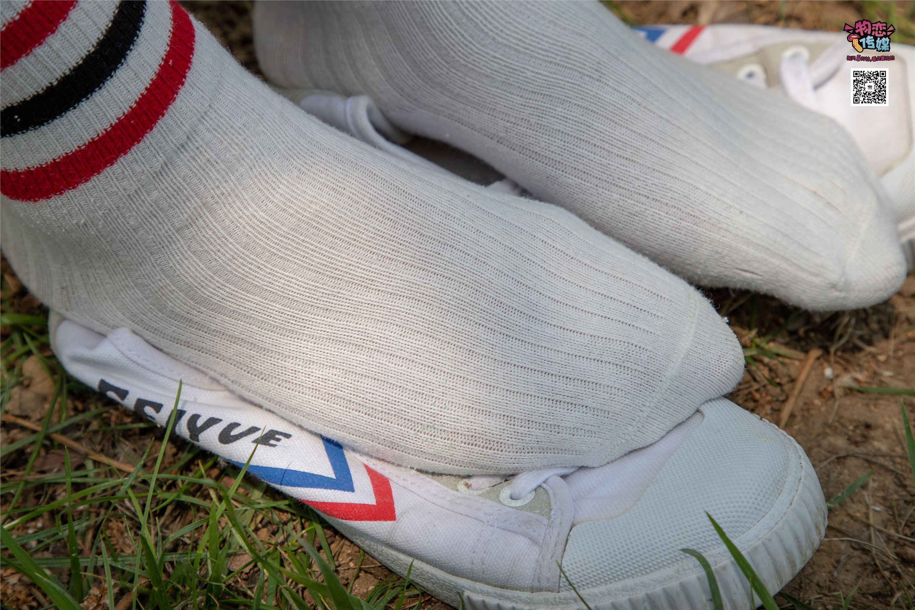 物恋传媒 No.009 纯纯的邻家小妹哦，小白鞋下藏着什么样的棉袜呢