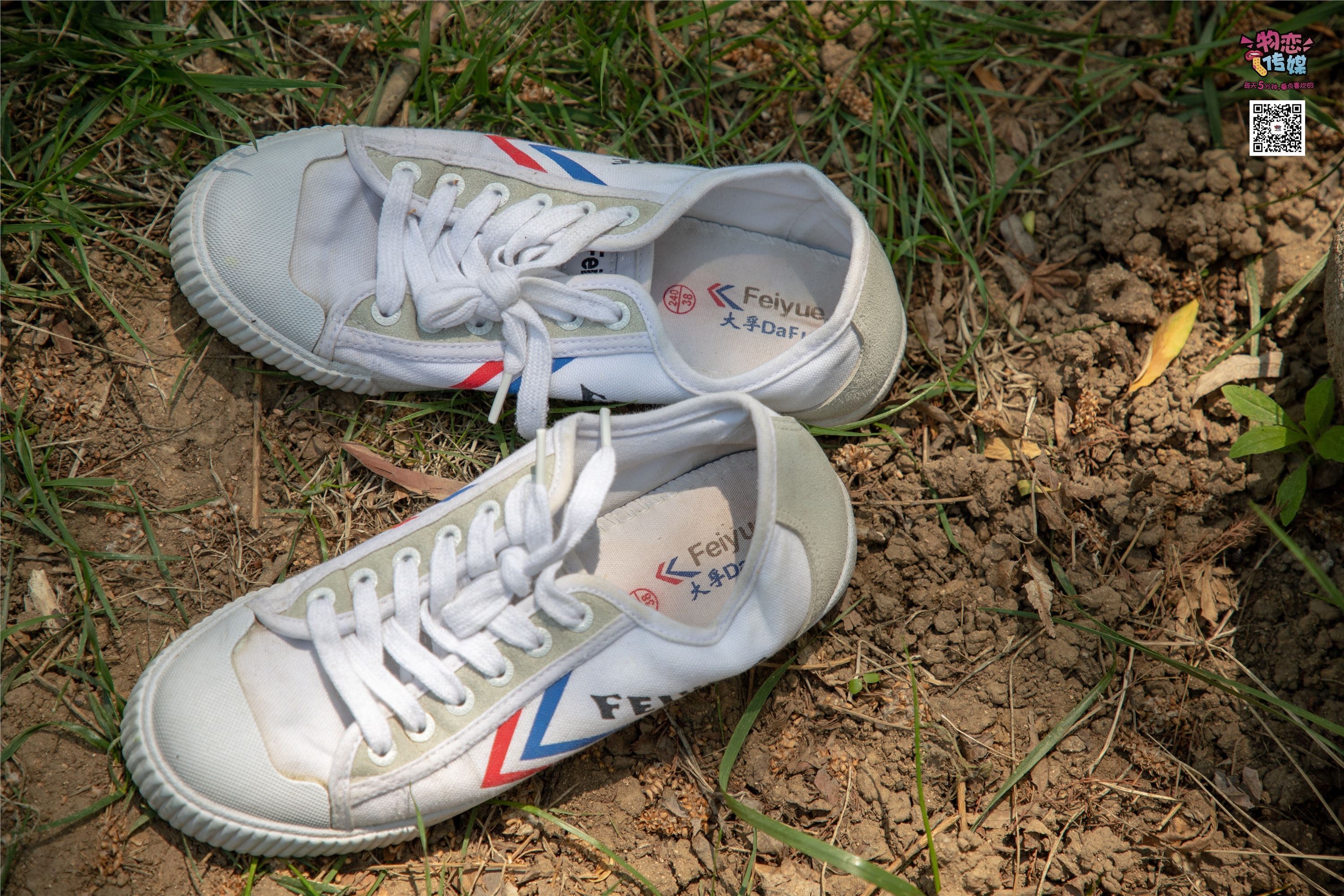 物恋传媒 No.009 纯纯的邻家小妹哦，小白鞋下藏着什么样的棉袜呢