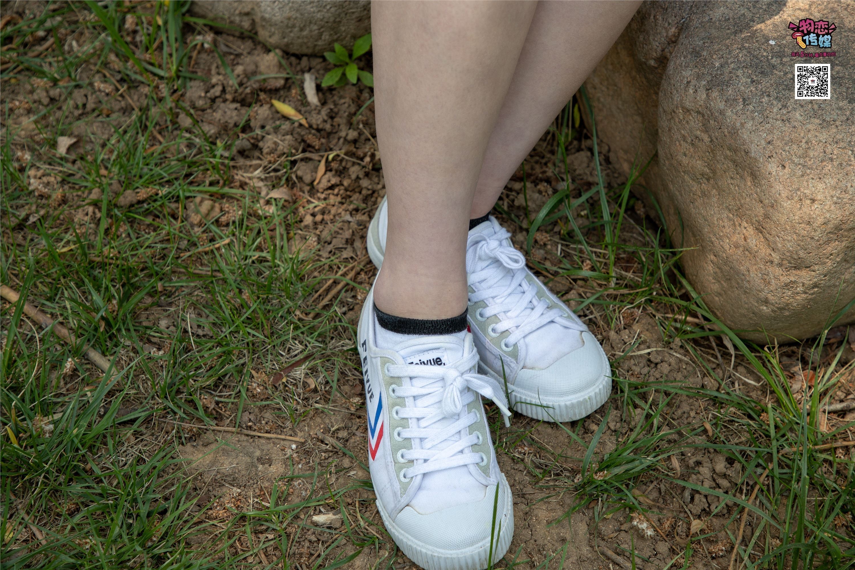 物恋传媒 No.009 纯纯的邻家小妹哦，小白鞋下藏着什么样的棉袜呢