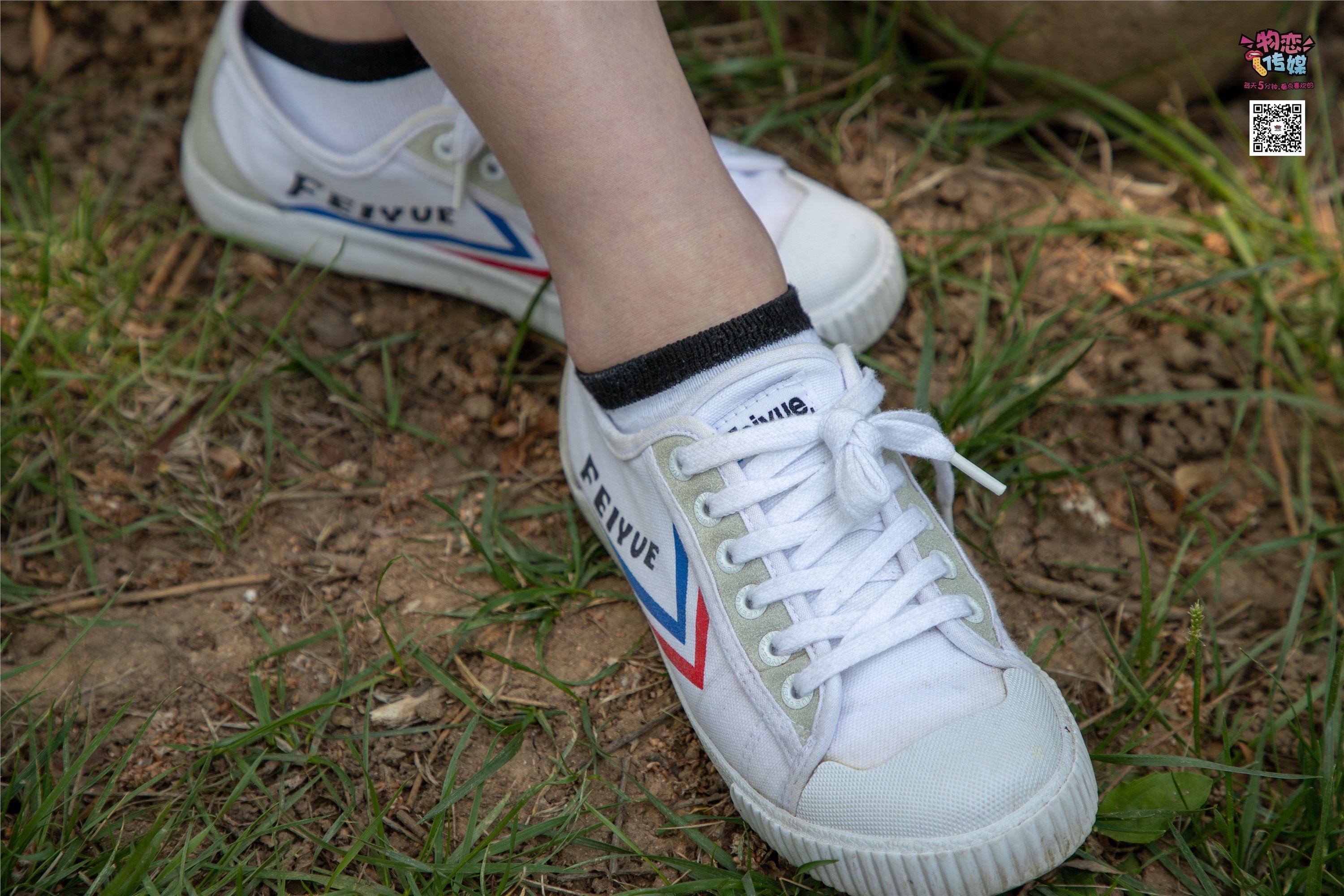 物恋传媒 No.009 纯纯的邻家小妹哦，小白鞋下藏着什么样的棉袜呢