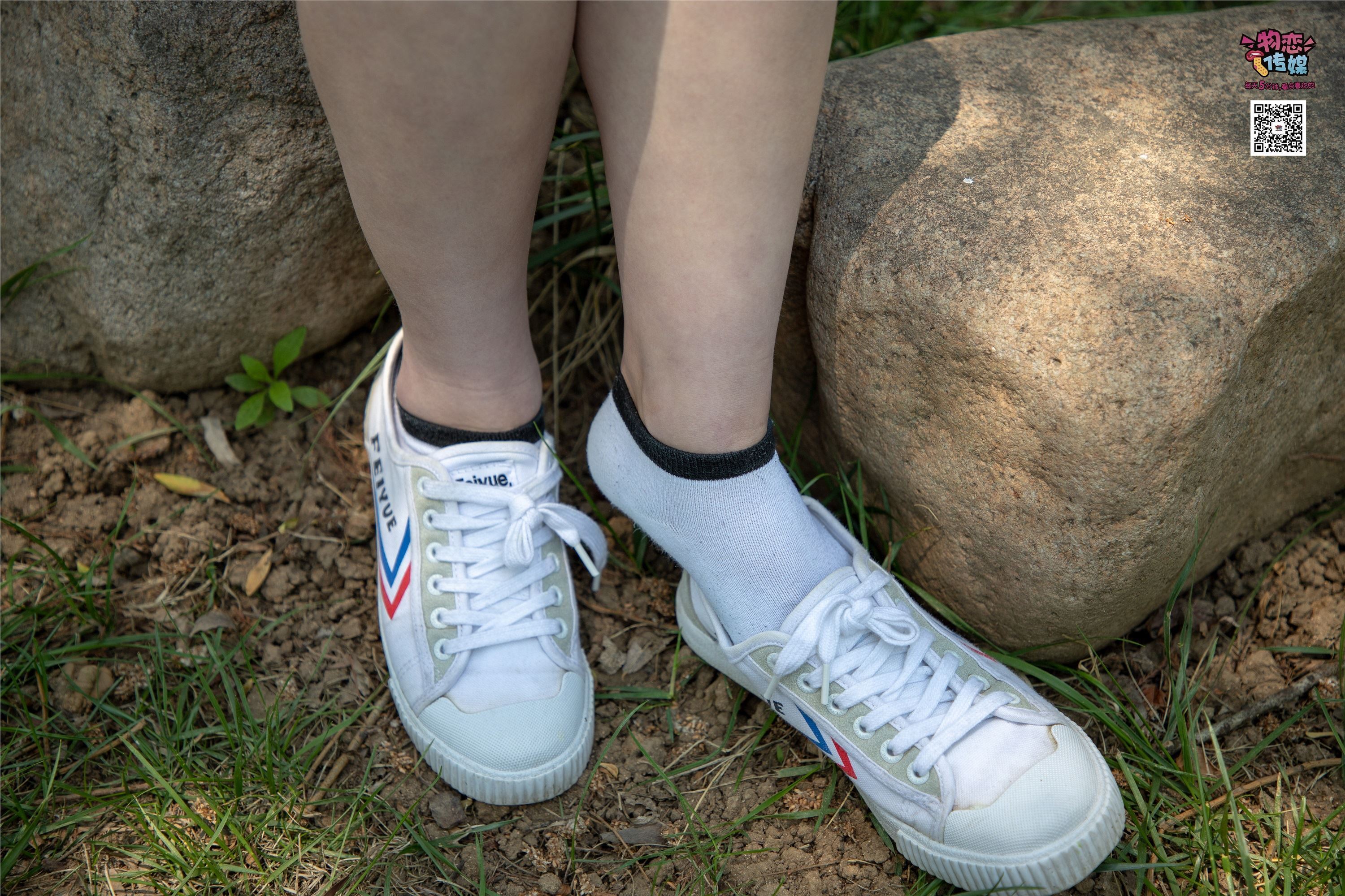 物恋传媒 No.009 纯纯的邻家小妹哦，小白鞋下藏着什么样的棉袜呢