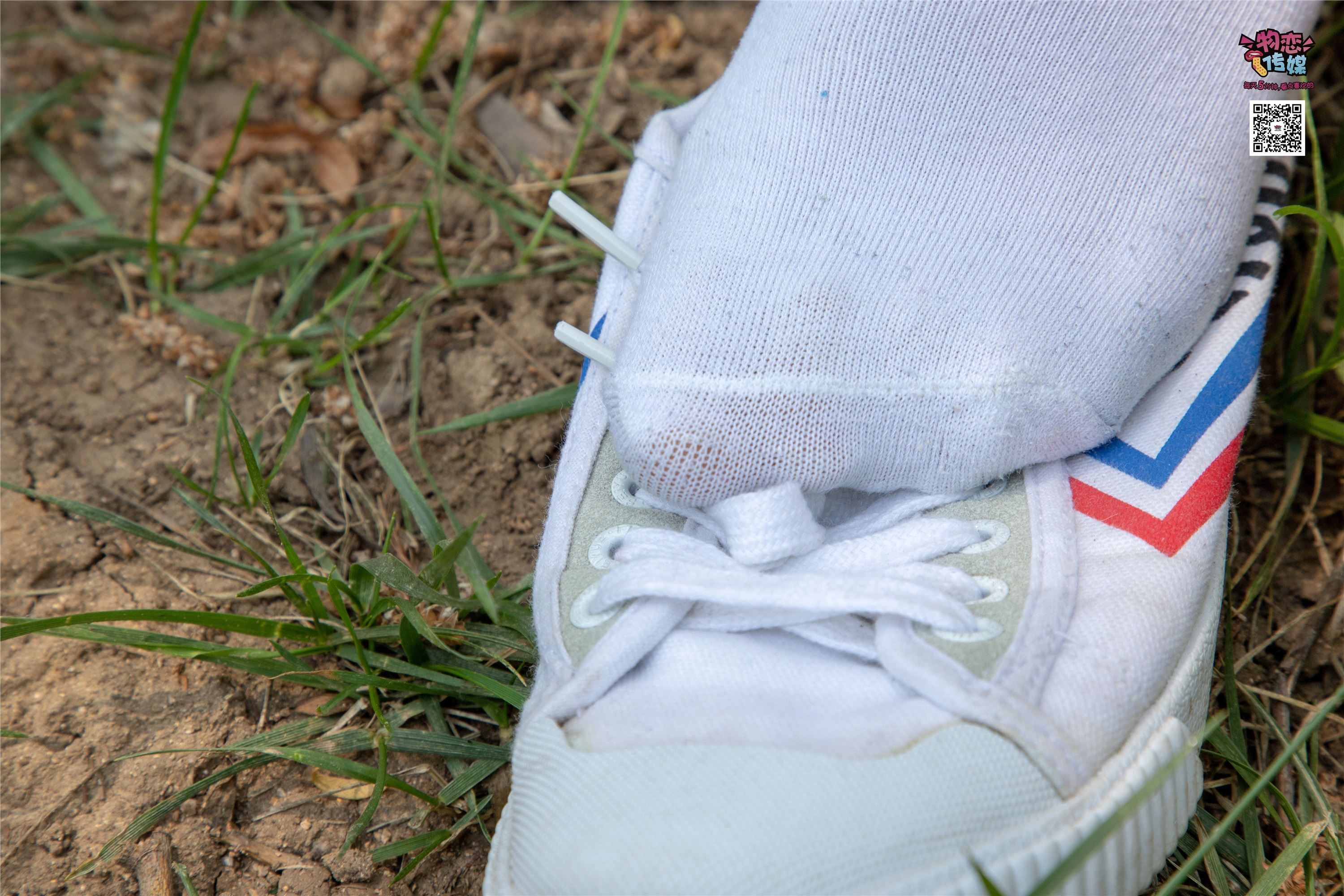 物恋传媒 No.009 纯纯的邻家小妹哦，小白鞋下藏着什么样的棉袜呢