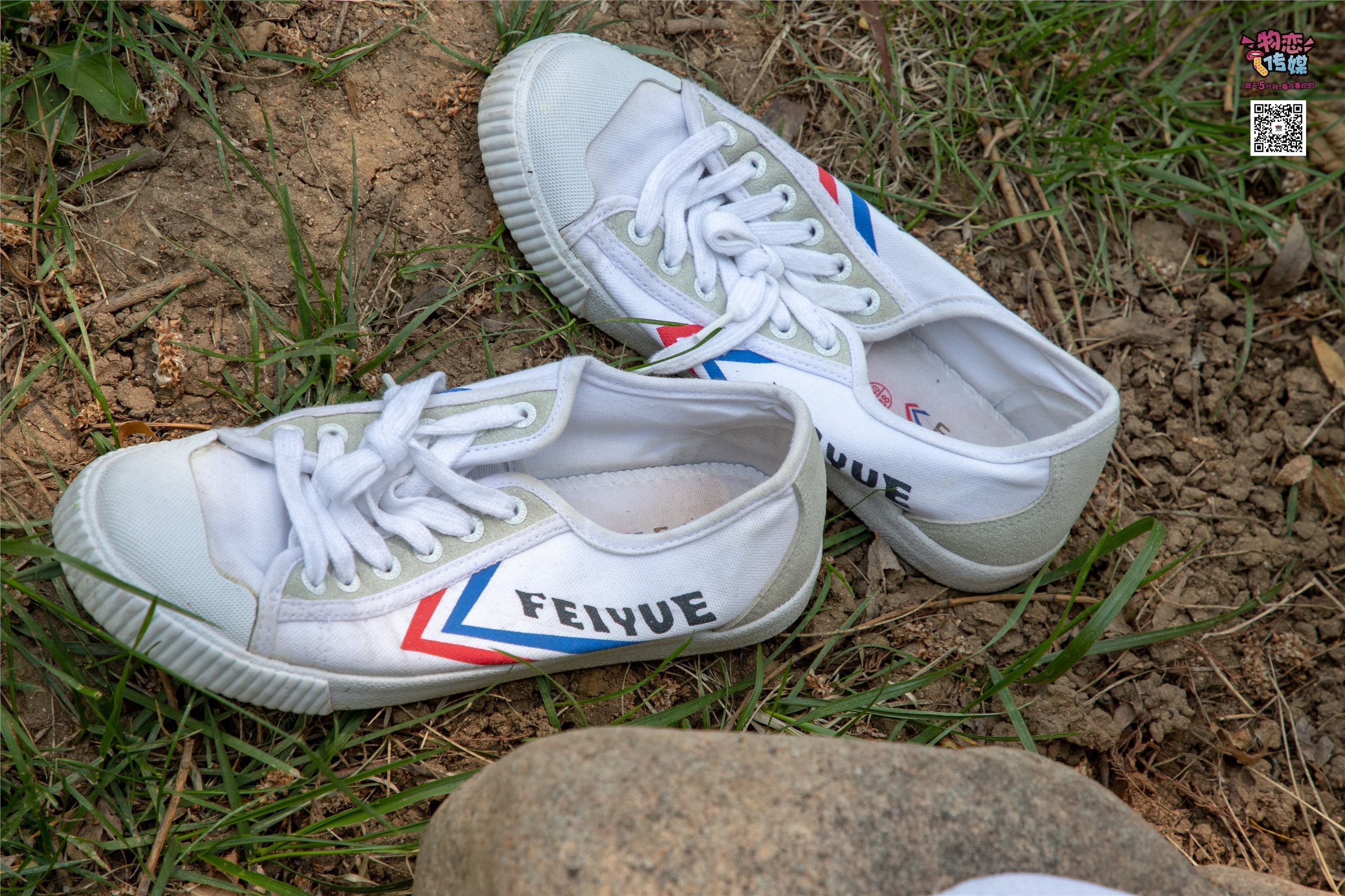 物恋传媒 No.009 纯纯的邻家小妹哦，小白鞋下藏着什么样的棉袜呢