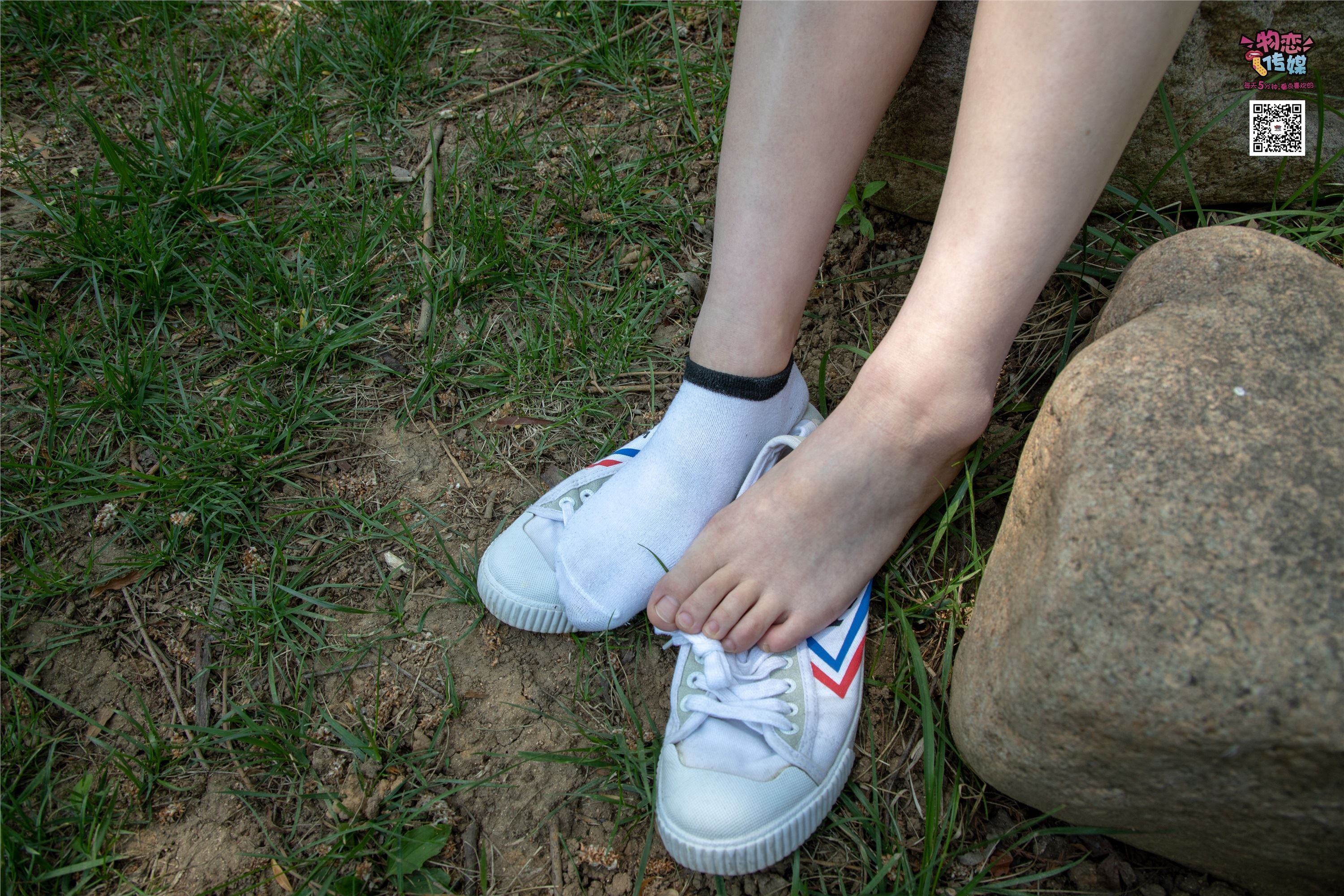 物恋传媒 No.009 纯纯的邻家小妹哦，小白鞋下藏着什么样的棉袜呢