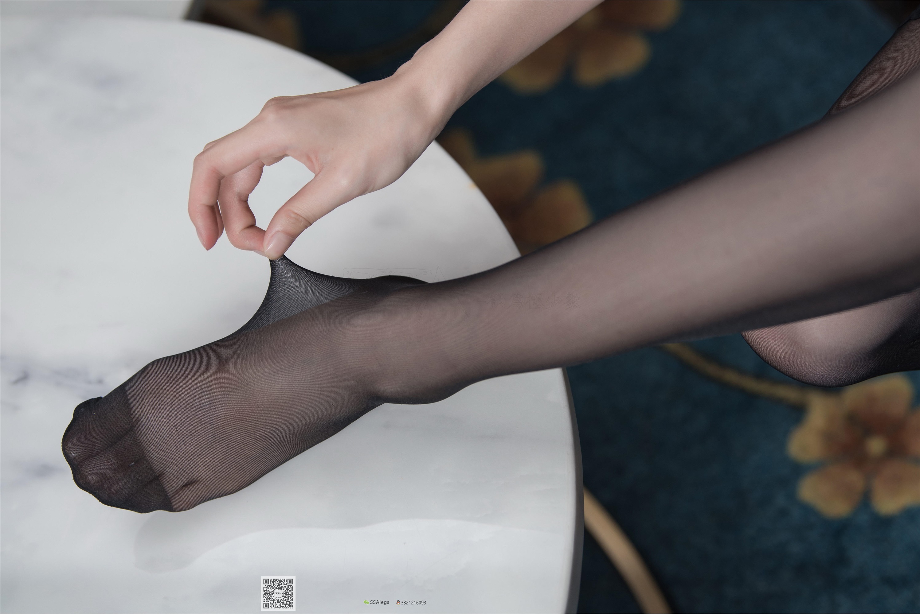 SSA丝社 010期 小琪琪 长筒黑丝穿丝过程与足尖特写