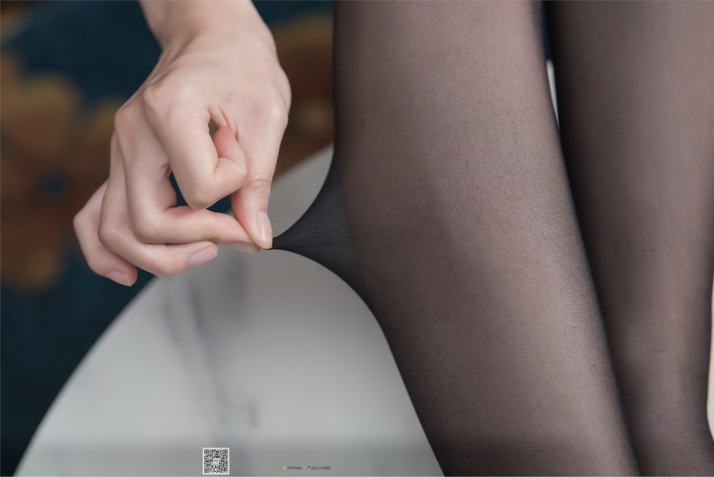 SSA丝社 010期 小琪琪 长筒黑丝穿丝过程与足尖特写